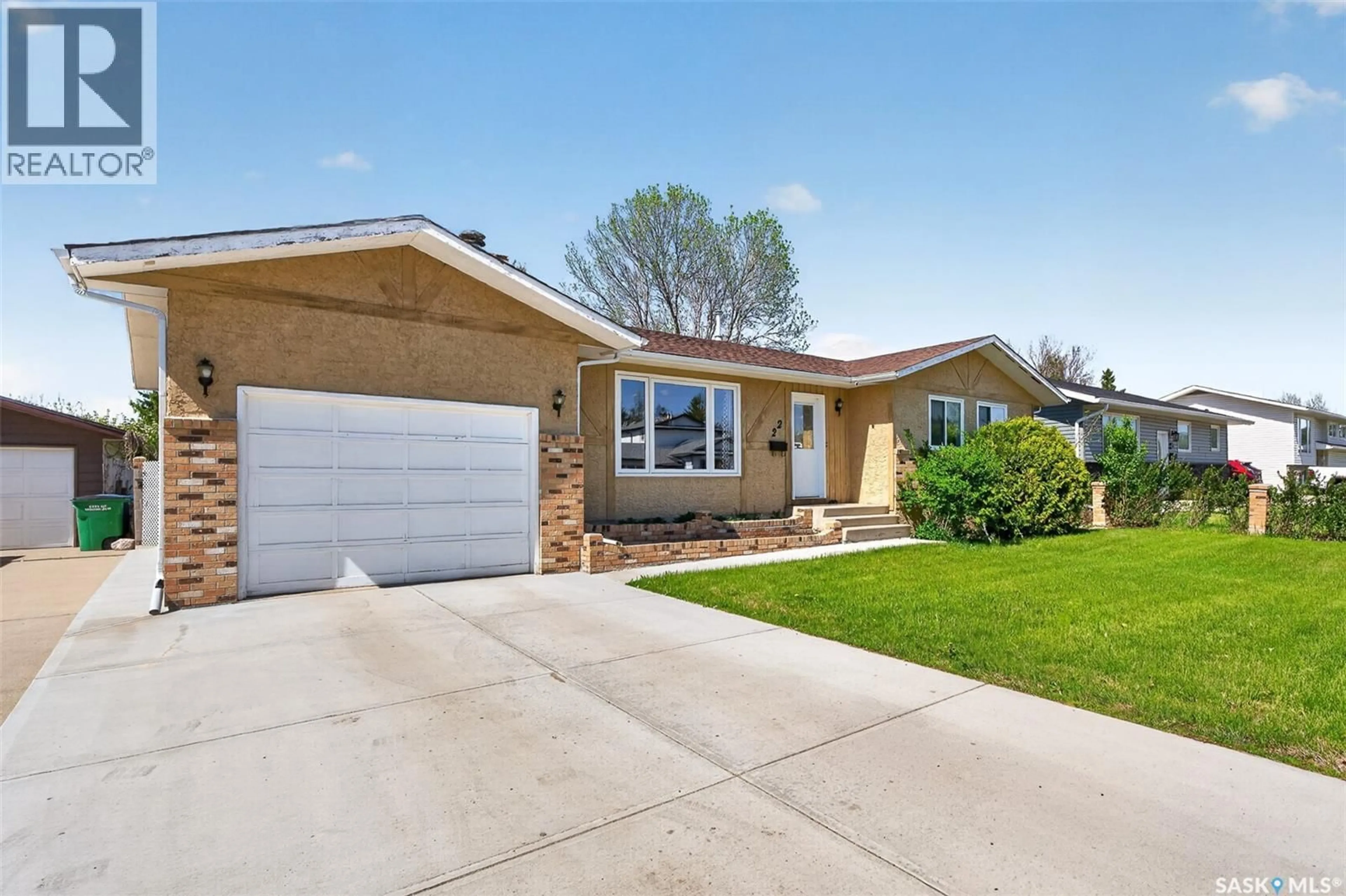 Home with vinyl exterior material, street for 22 EDELWEISS CRESCENT, Moose Jaw Saskatchewan S6J1E5