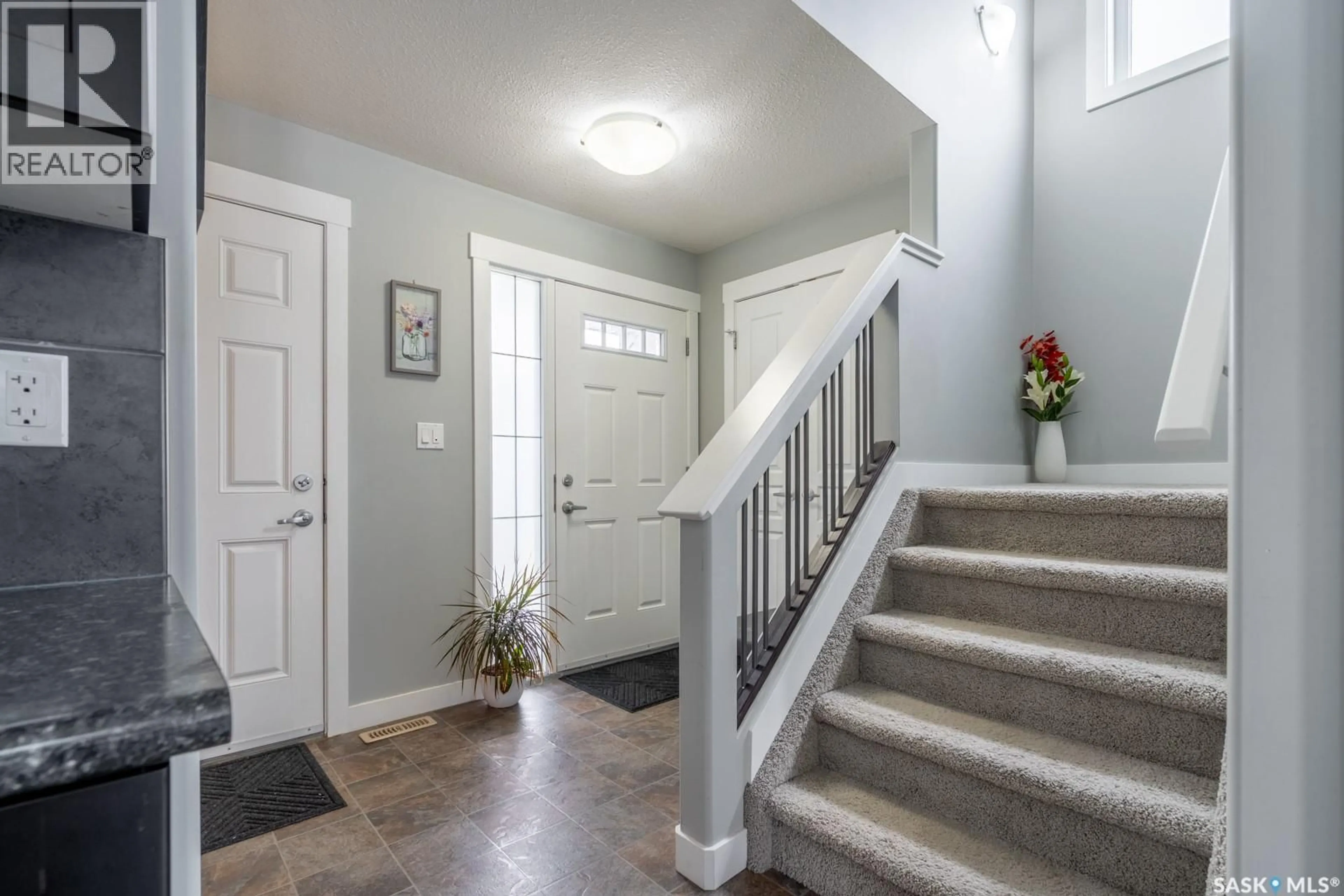 Indoor entryway for 4510 GREEN LANE, Regina Saskatchewan S4V3H5