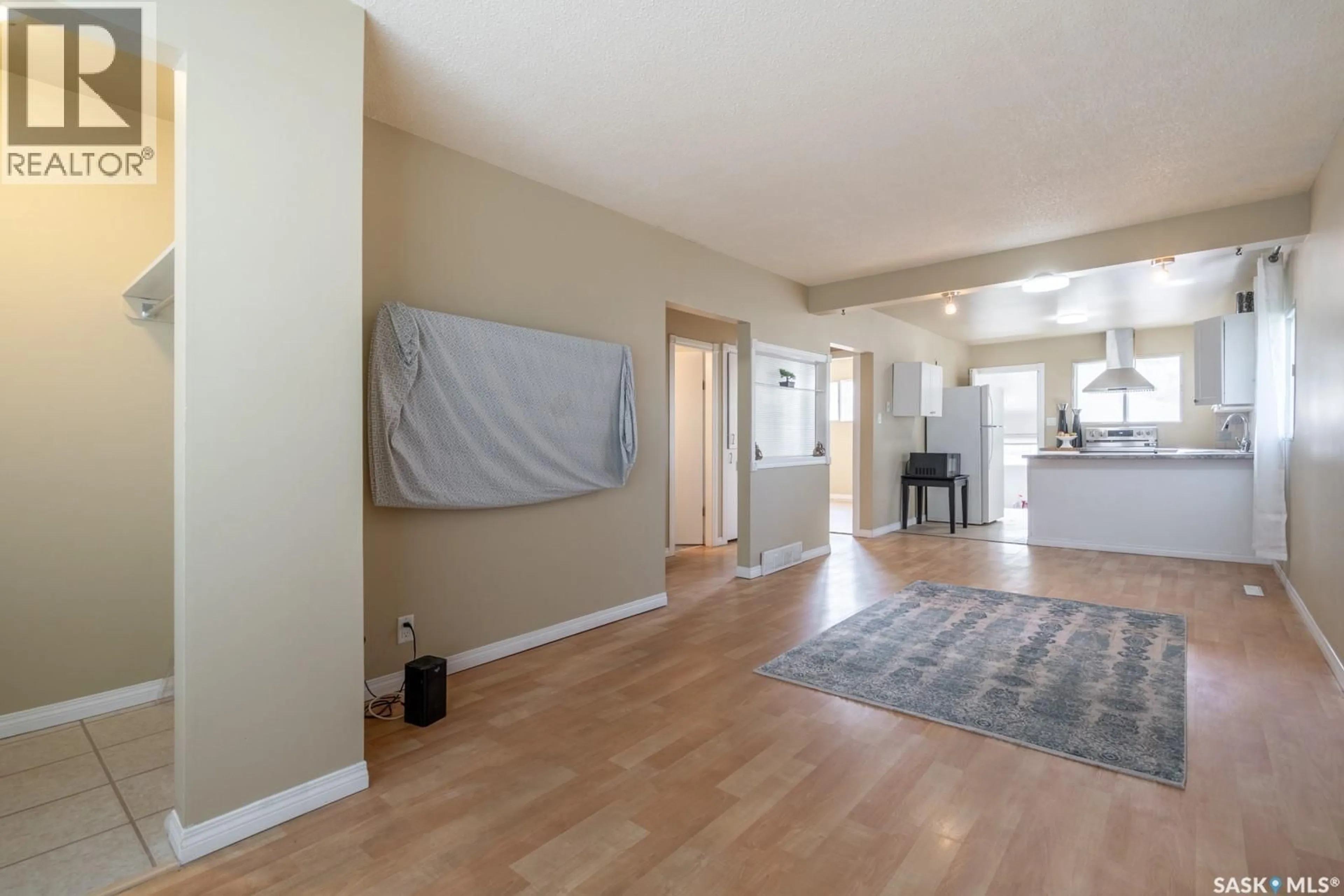 Indoor entryway for 1840 QUEBEC STREET, Regina Saskatchewan S4P1J5