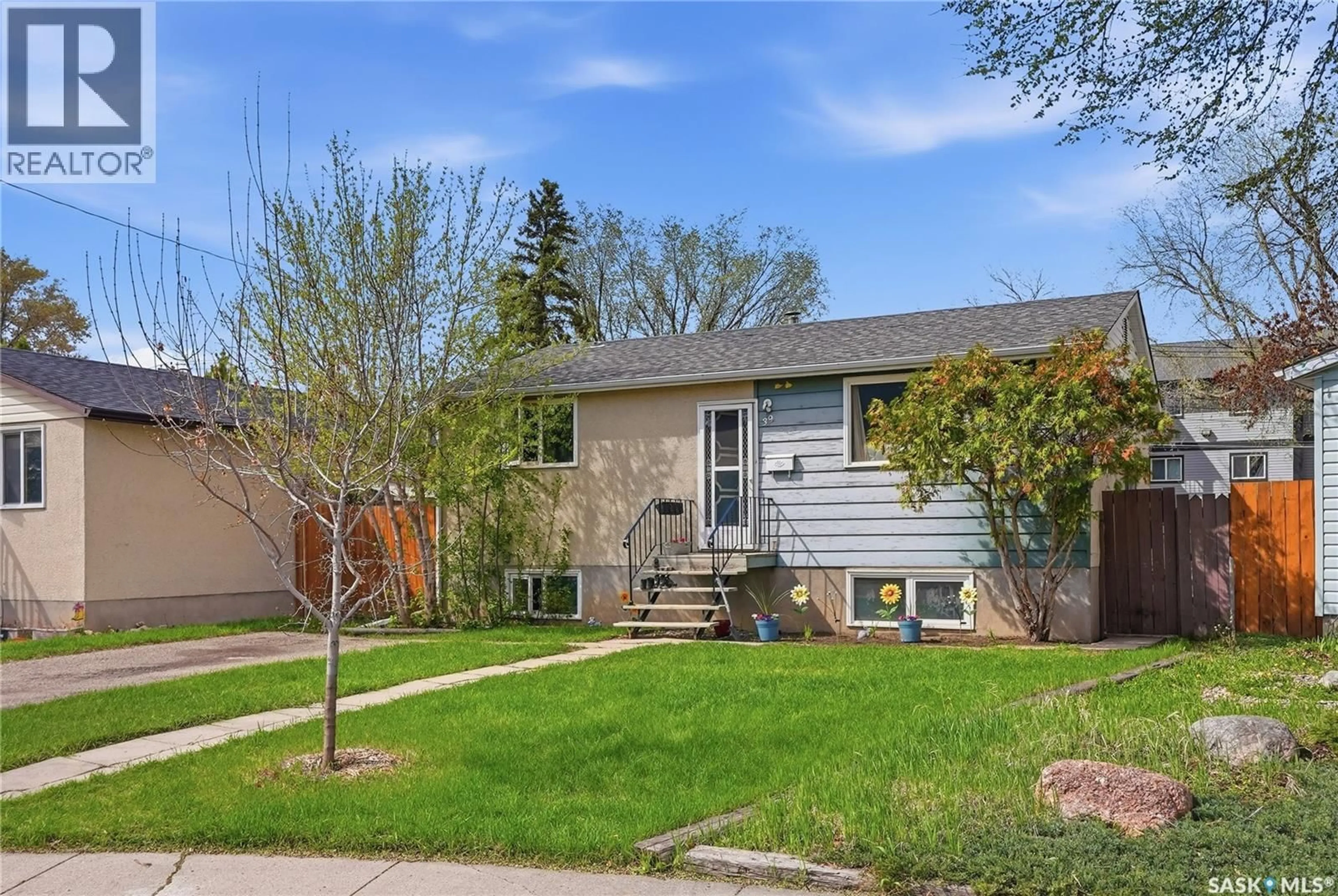 Home with vinyl exterior material, street for 39 TRIDENT CRESCENT, Saskatoon Saskatchewan S7M0P7