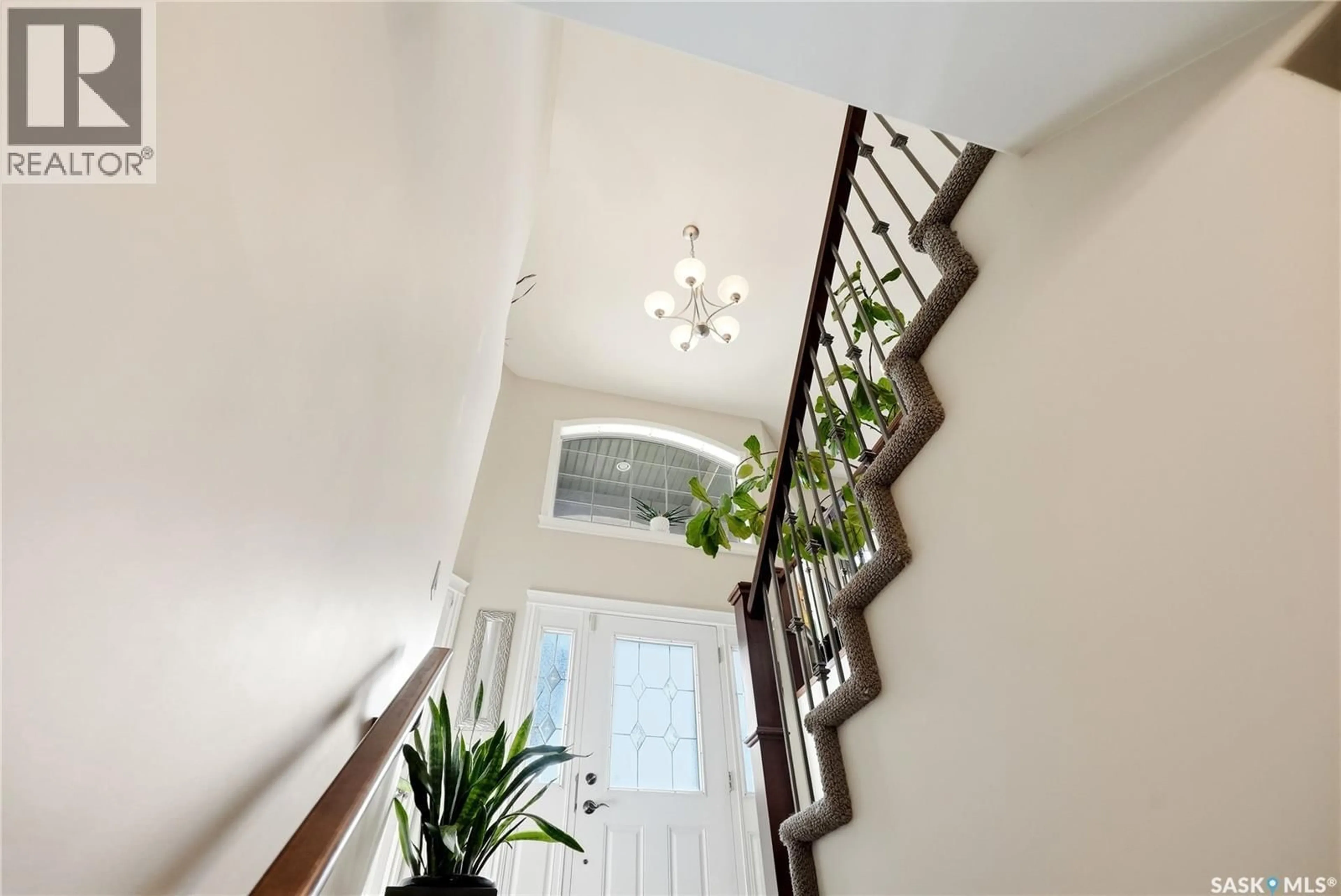 Stairs for 263 BEECHMONT CRESCENT, Saskatoon Saskatchewan S7V1C8