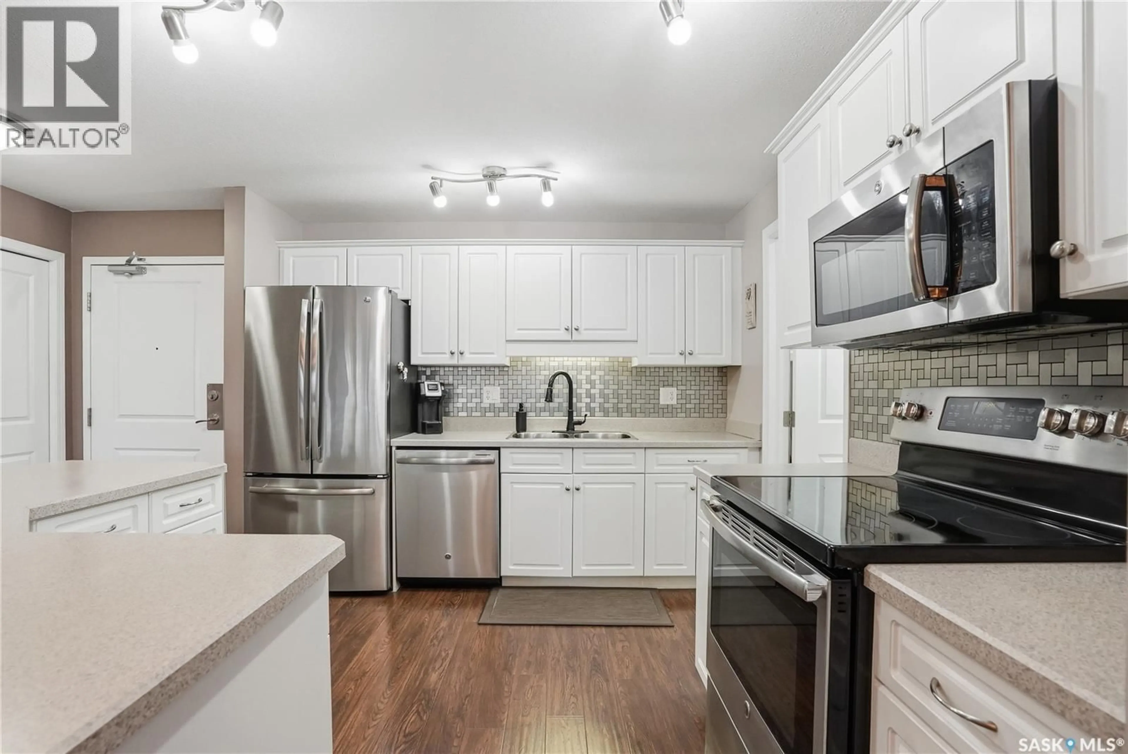 Open concept kitchen, unknown for 504 2221 ADELAIDE STREET, Saskatoon Saskatchewan S7J5L9