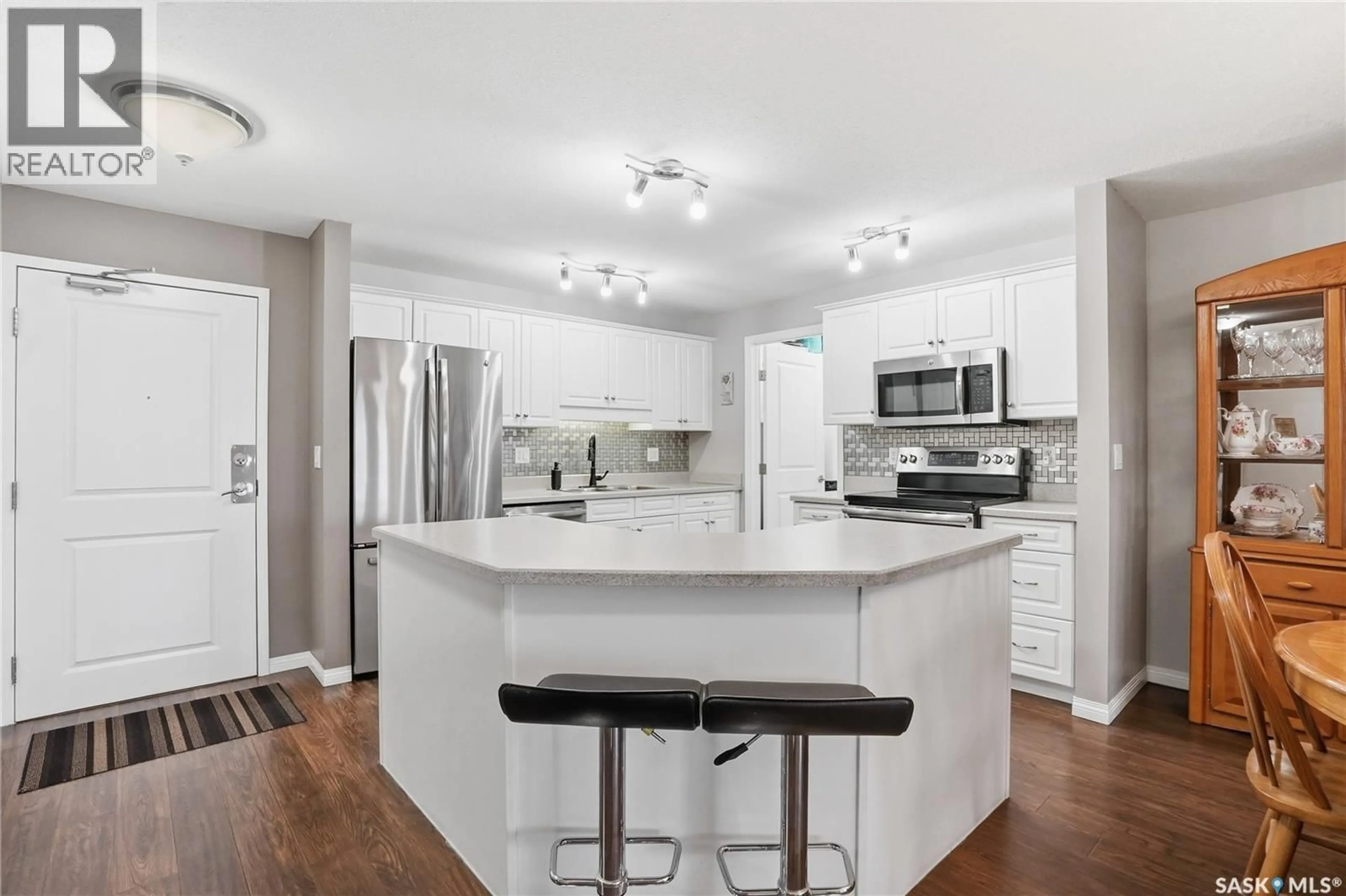 Open concept kitchen, unknown for 504 2221 ADELAIDE STREET, Saskatoon Saskatchewan S7J5L9