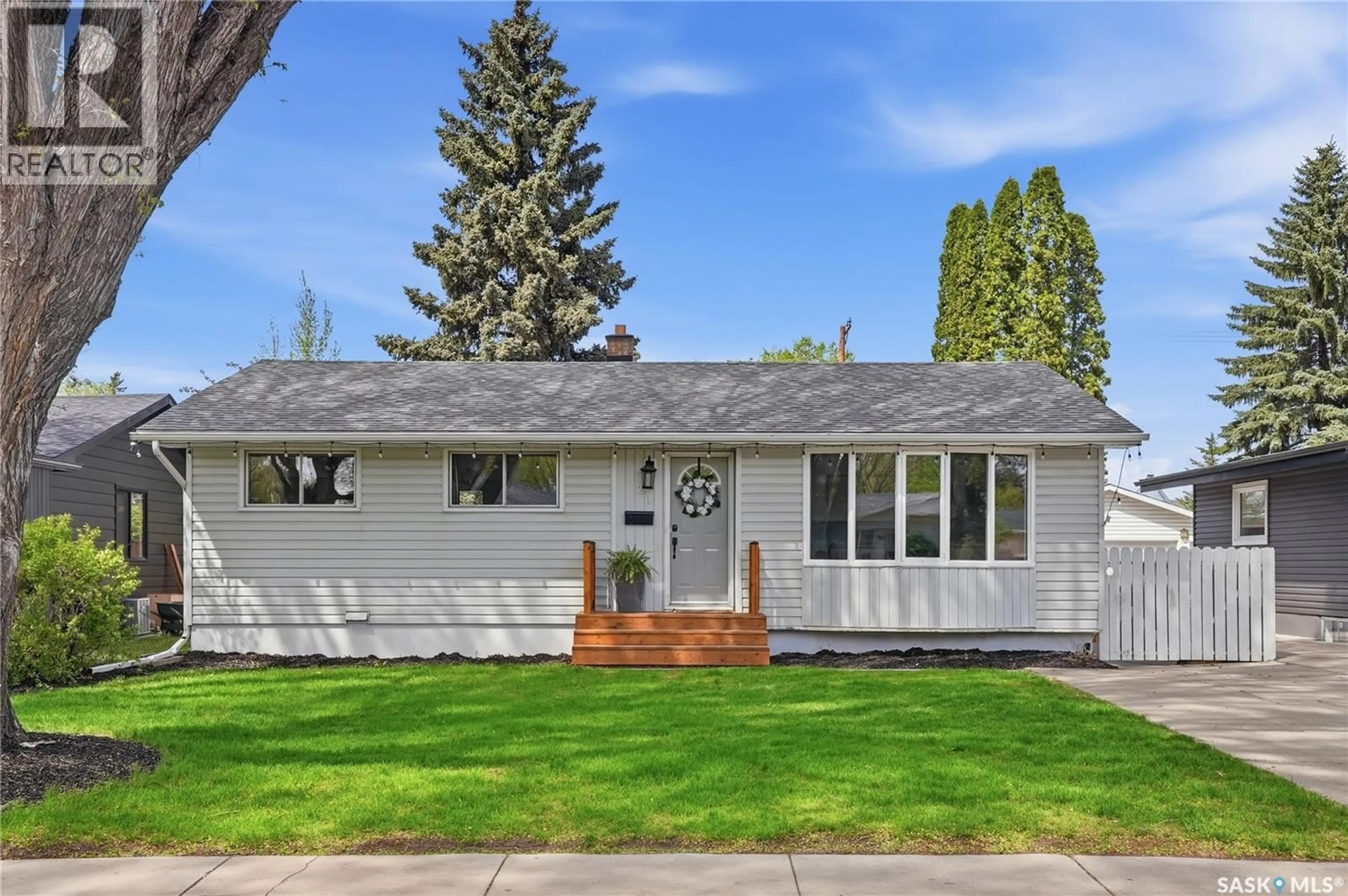 Home with vinyl exterior material, street for 21 POTTER CRESCENT, Saskatoon Saskatchewan S7H3O2