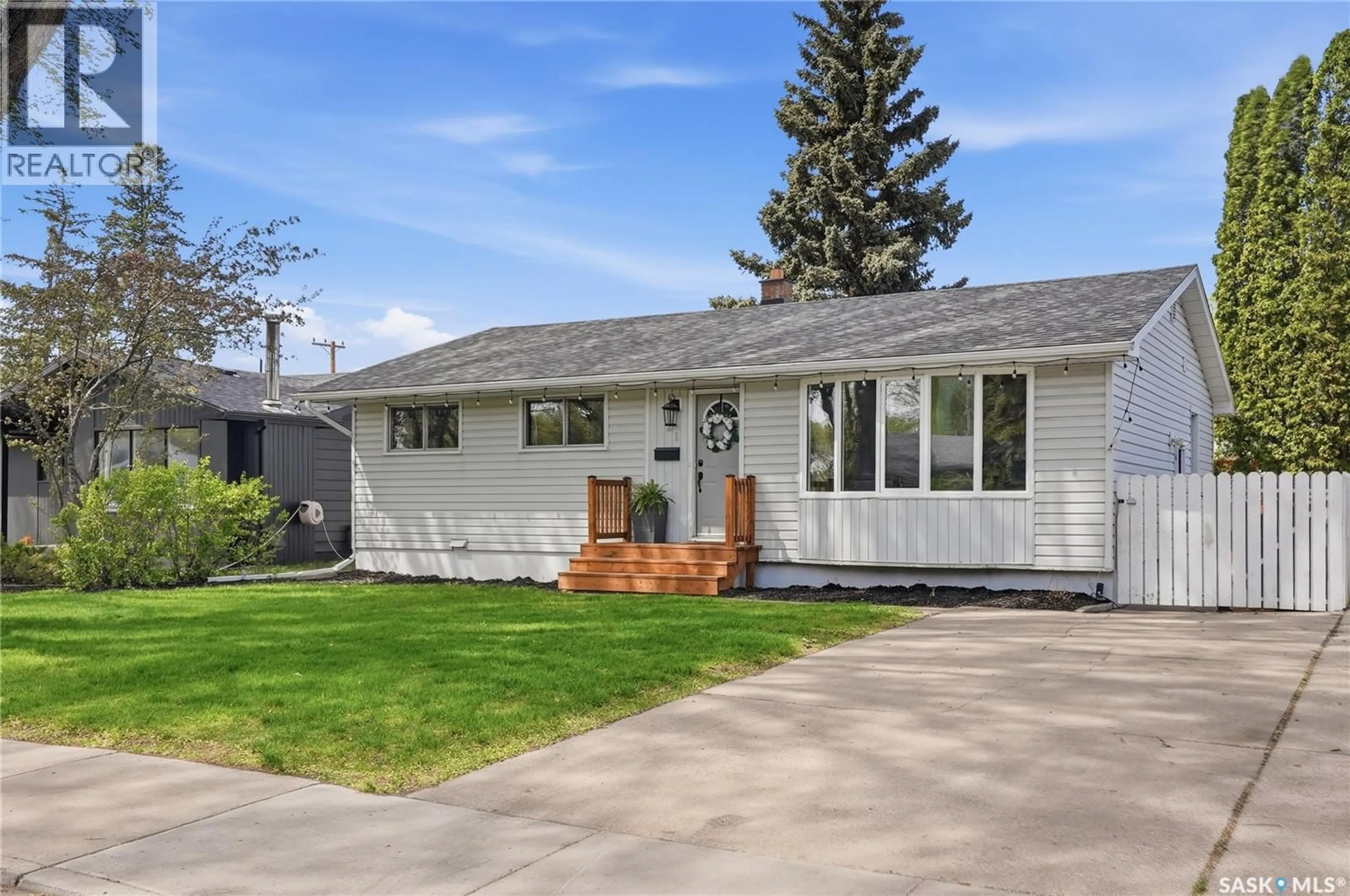 Home with vinyl exterior material, street for 21 POTTER CRESCENT, Saskatoon Saskatchewan S7H3O2