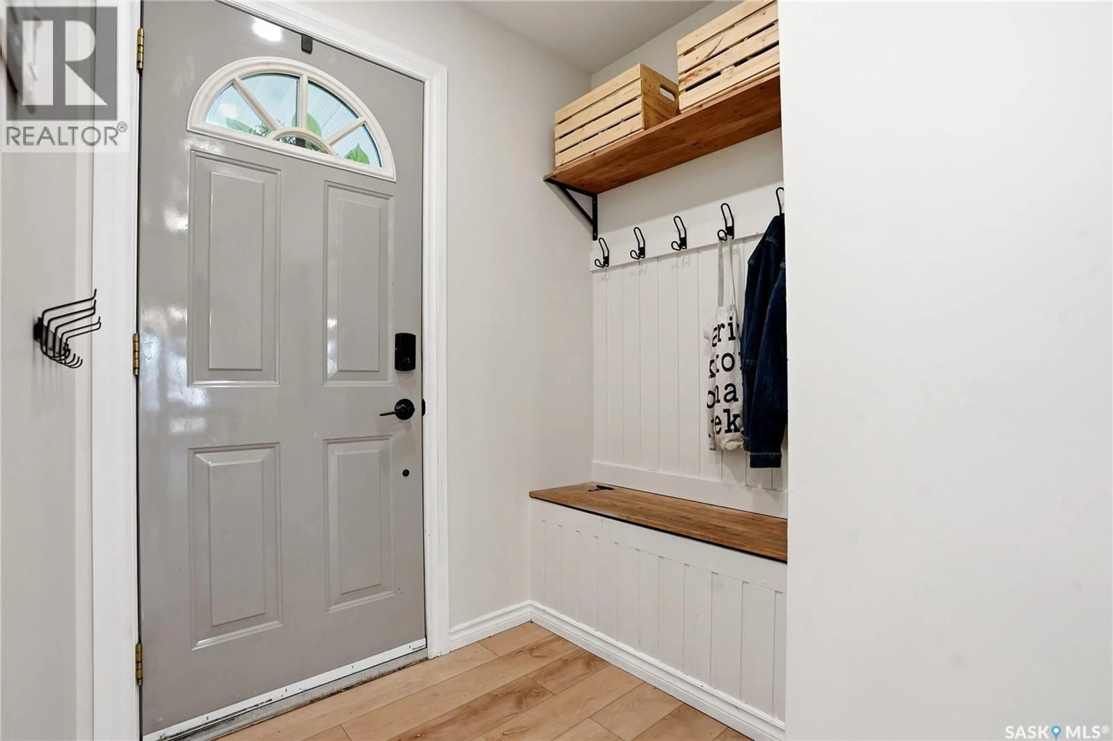 Indoor entryway for 21 POTTER CRESCENT, Saskatoon Saskatchewan S7H3O2