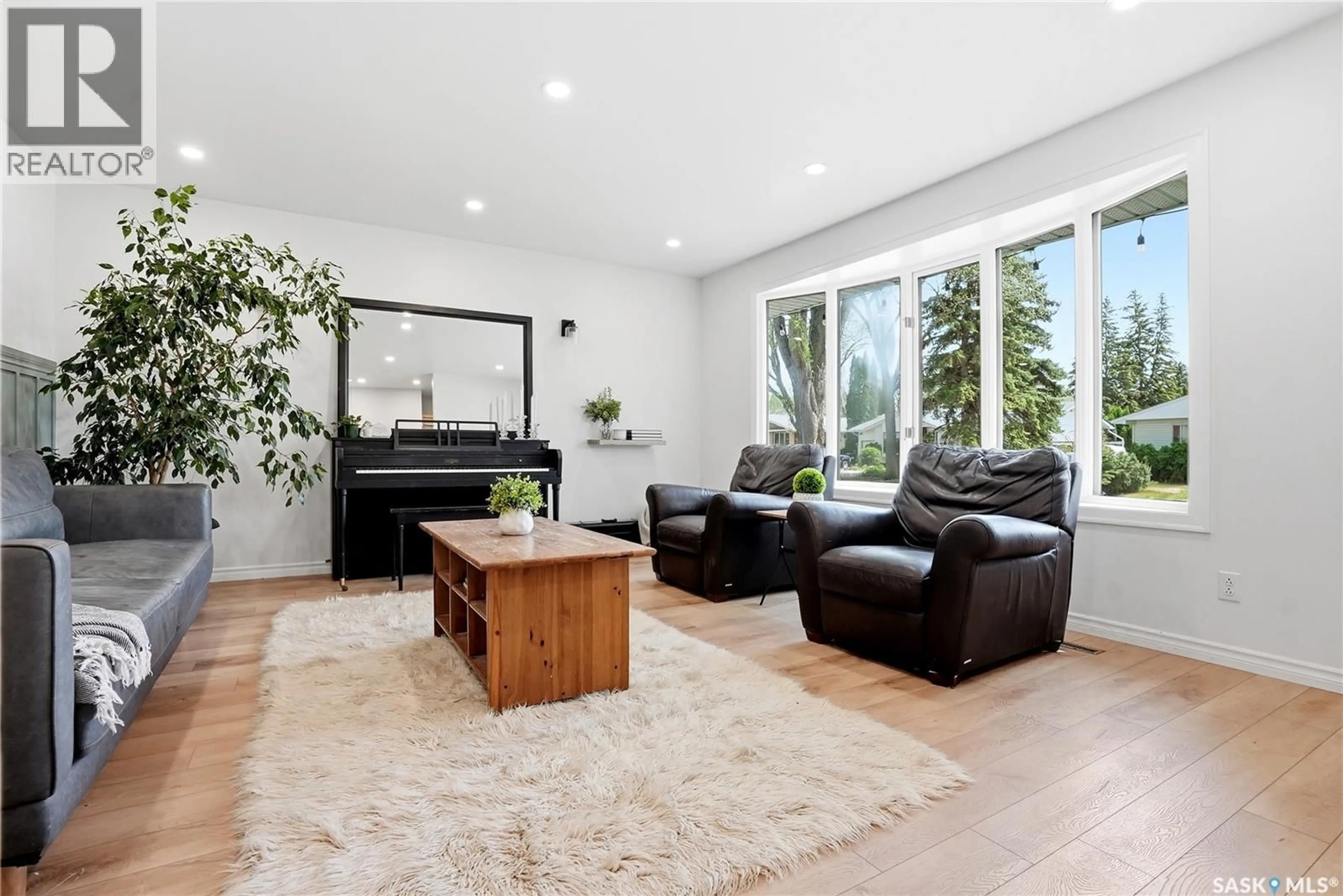Living room with furniture, unknown for 21 POTTER CRESCENT, Saskatoon Saskatchewan S7H3O2
