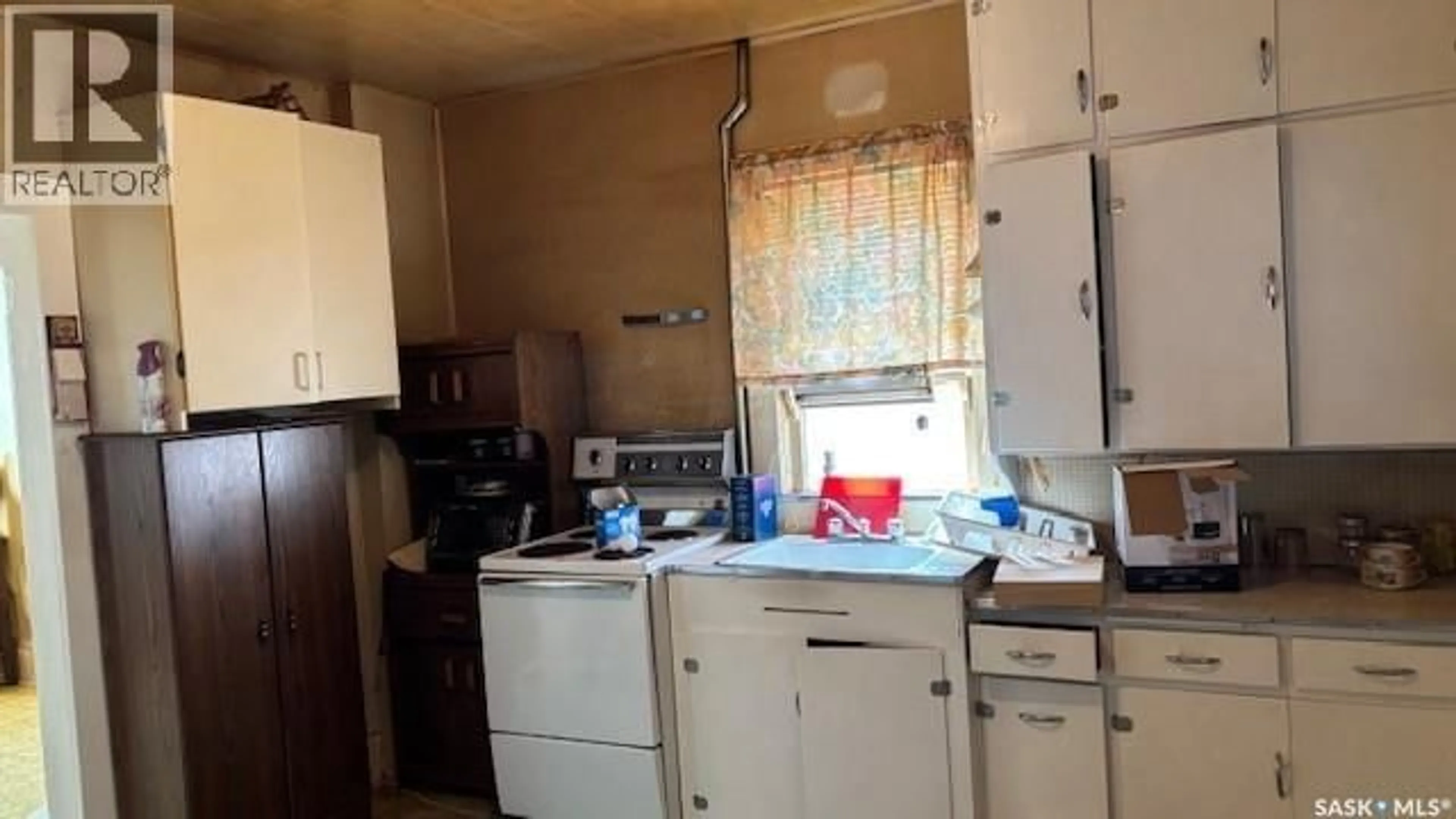 Standard kitchen, unknown for 1242 WOLFE AVENUE, Moose Jaw Saskatchewan S6H1K2