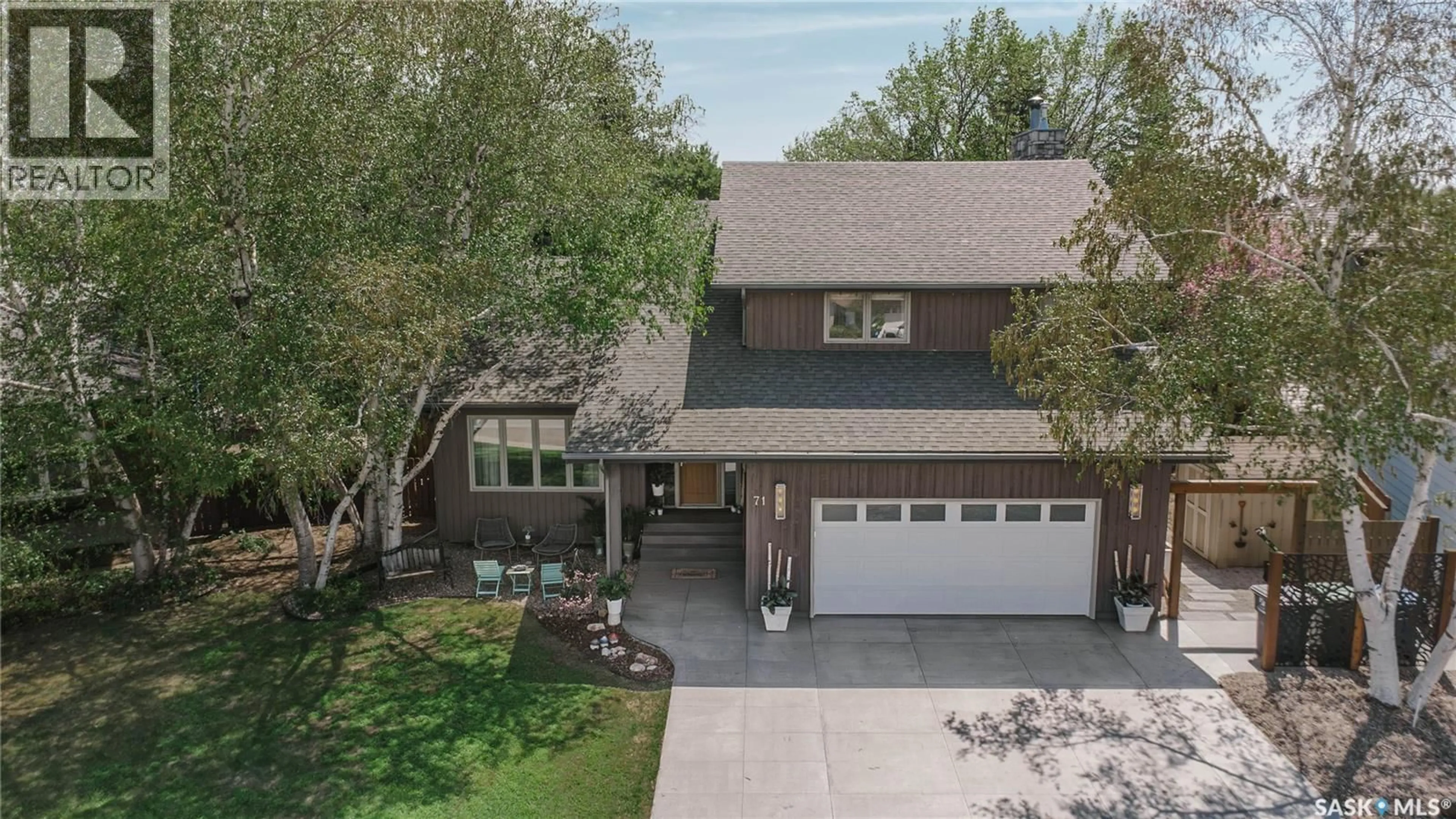 A pic from outside/outdoor area/front of a property/back of a property/a pic from drone, street for 71 BAIN CRESCENT, Saskatoon Saskatchewan S7K6G3