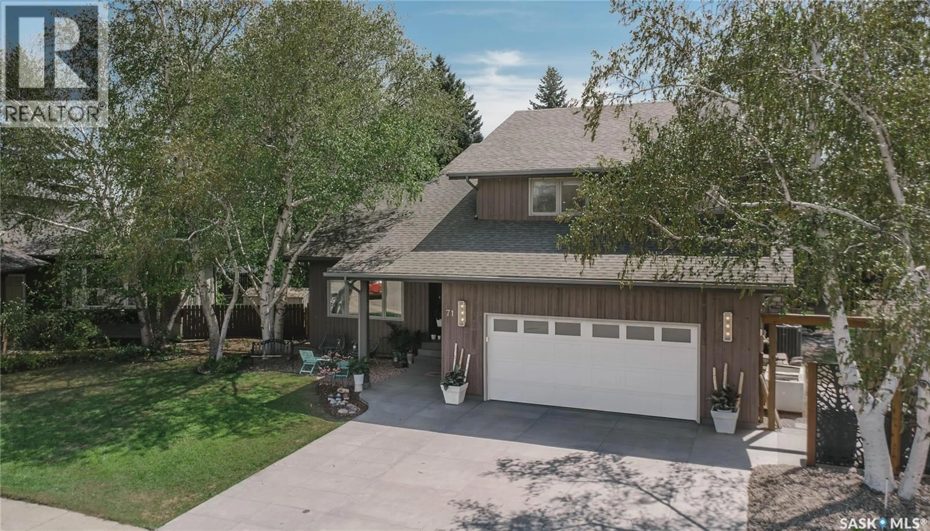 A pic from outside/outdoor area/front of a property/back of a property/a pic from drone, street for 71 BAIN CRESCENT, Saskatoon Saskatchewan S7K6G3