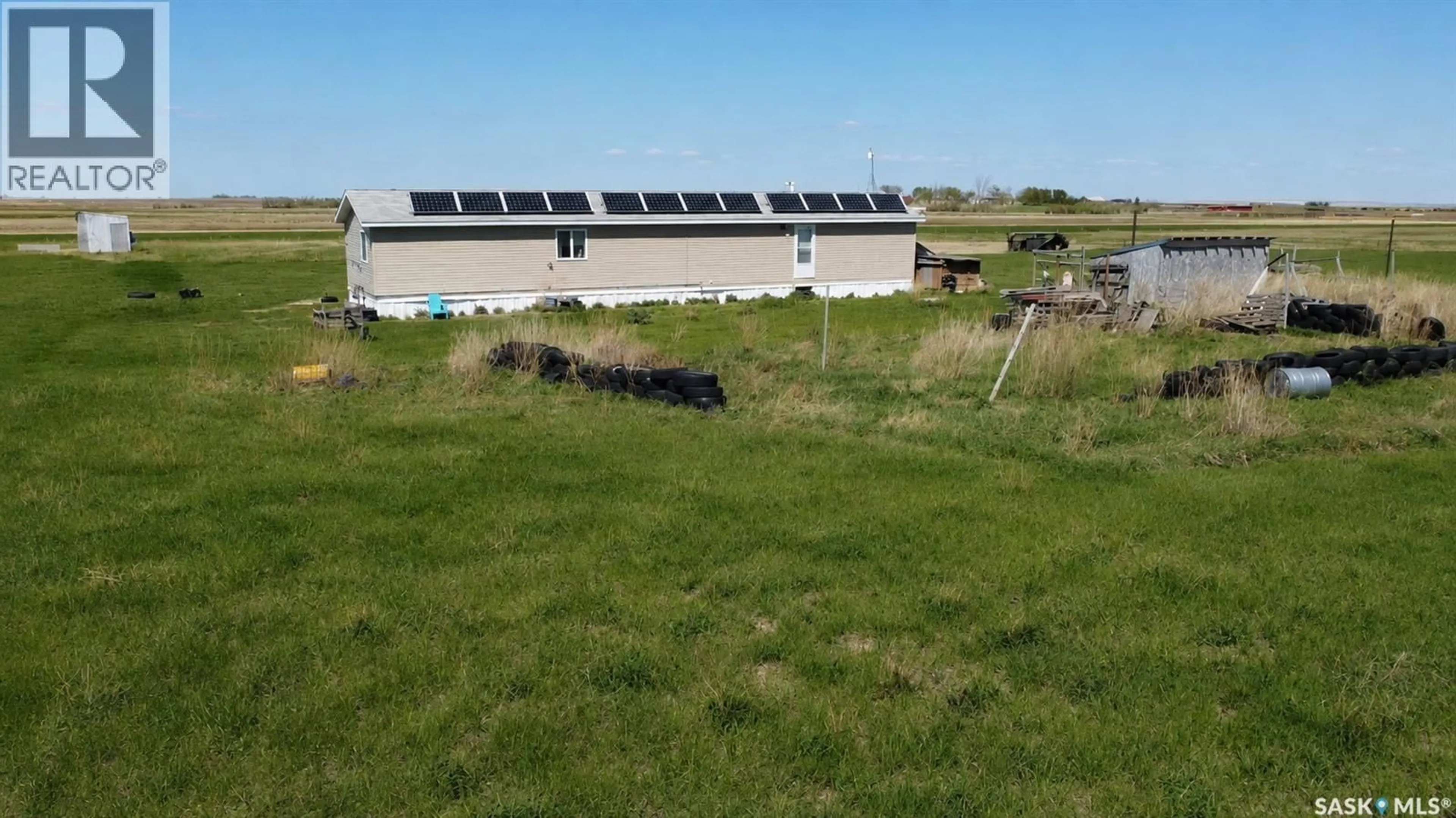 A pic from outside/outdoor area/front of a property/back of a property/a pic from drone, building for RM OF SARNIA ACREAGE FARMLAND, Sarnia Rm No. 221 Saskatchewan S0G2H0