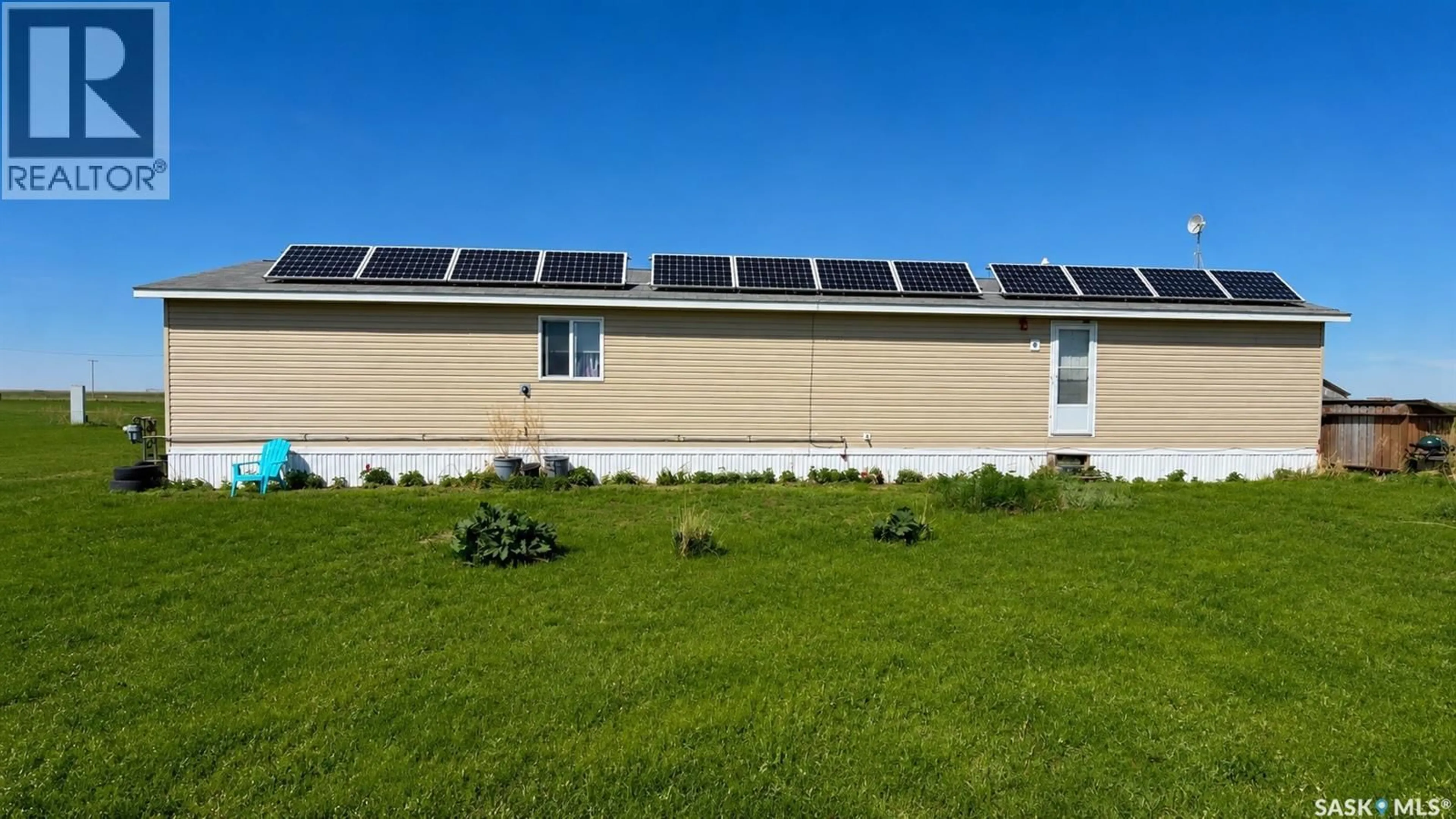 Home with vinyl exterior material, building for RM OF SARNIA ACREAGE FARMLAND, Sarnia Rm No. 221 Saskatchewan S0G2H0