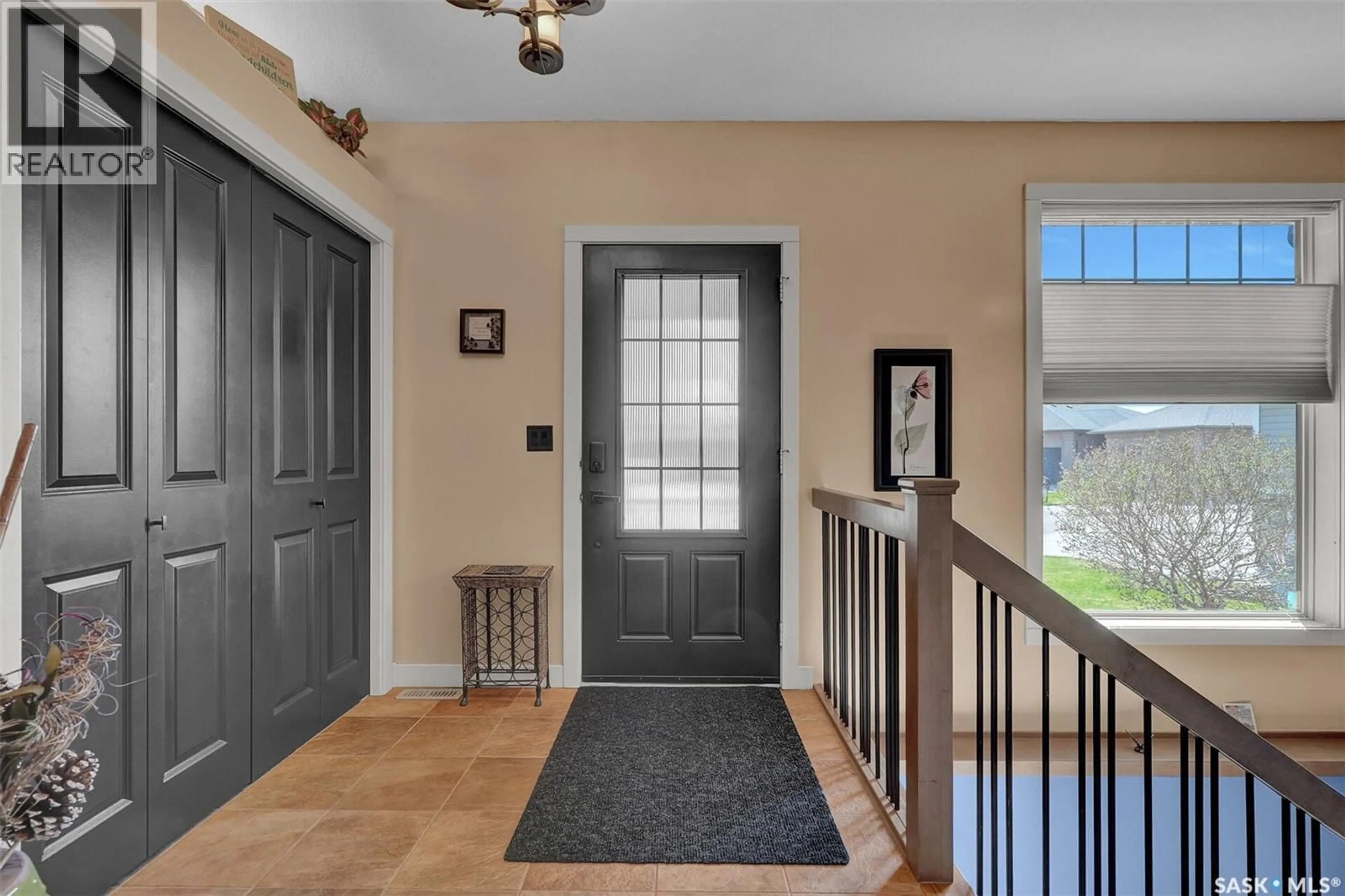 Indoor entryway for 4655 ELLARD COURT, Regina Saskatchewan S4X0B3