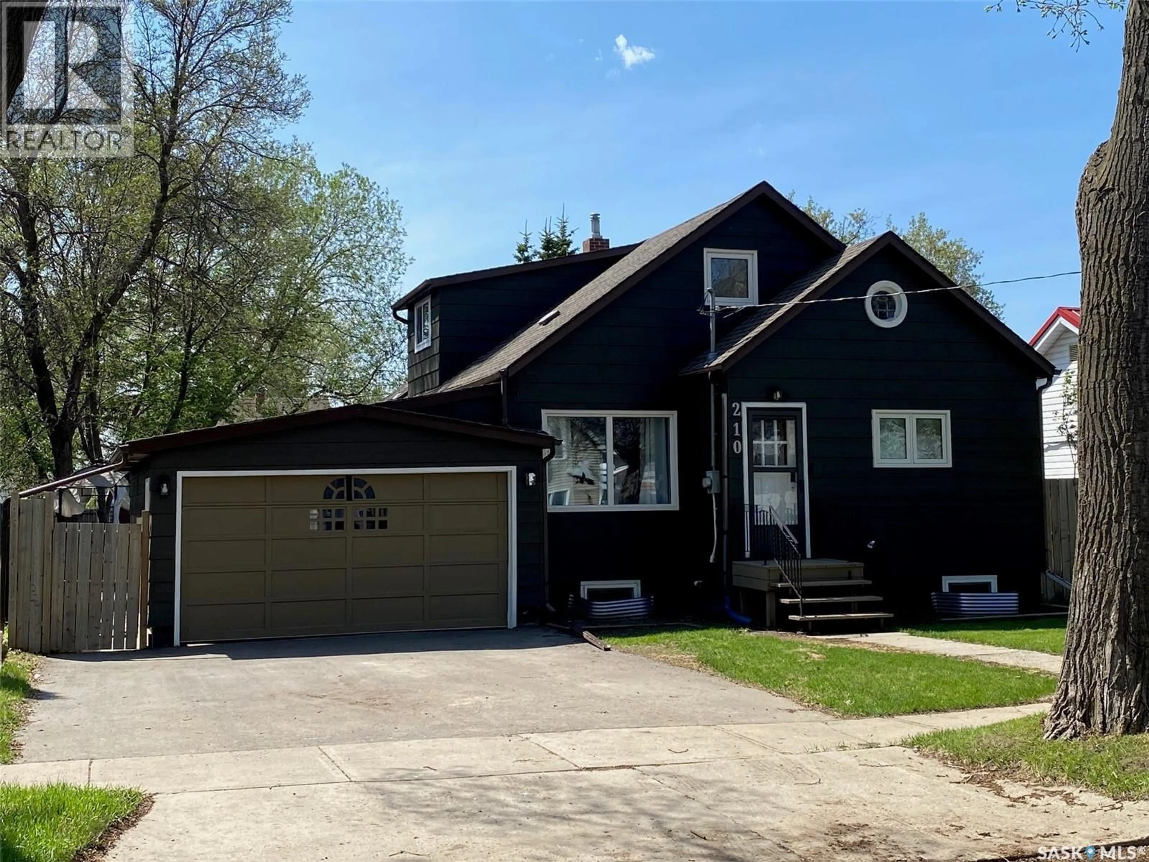 Home with vinyl exterior material, street for 210 FIRST AVENUE, Yorkton Saskatchewan S3N1K2