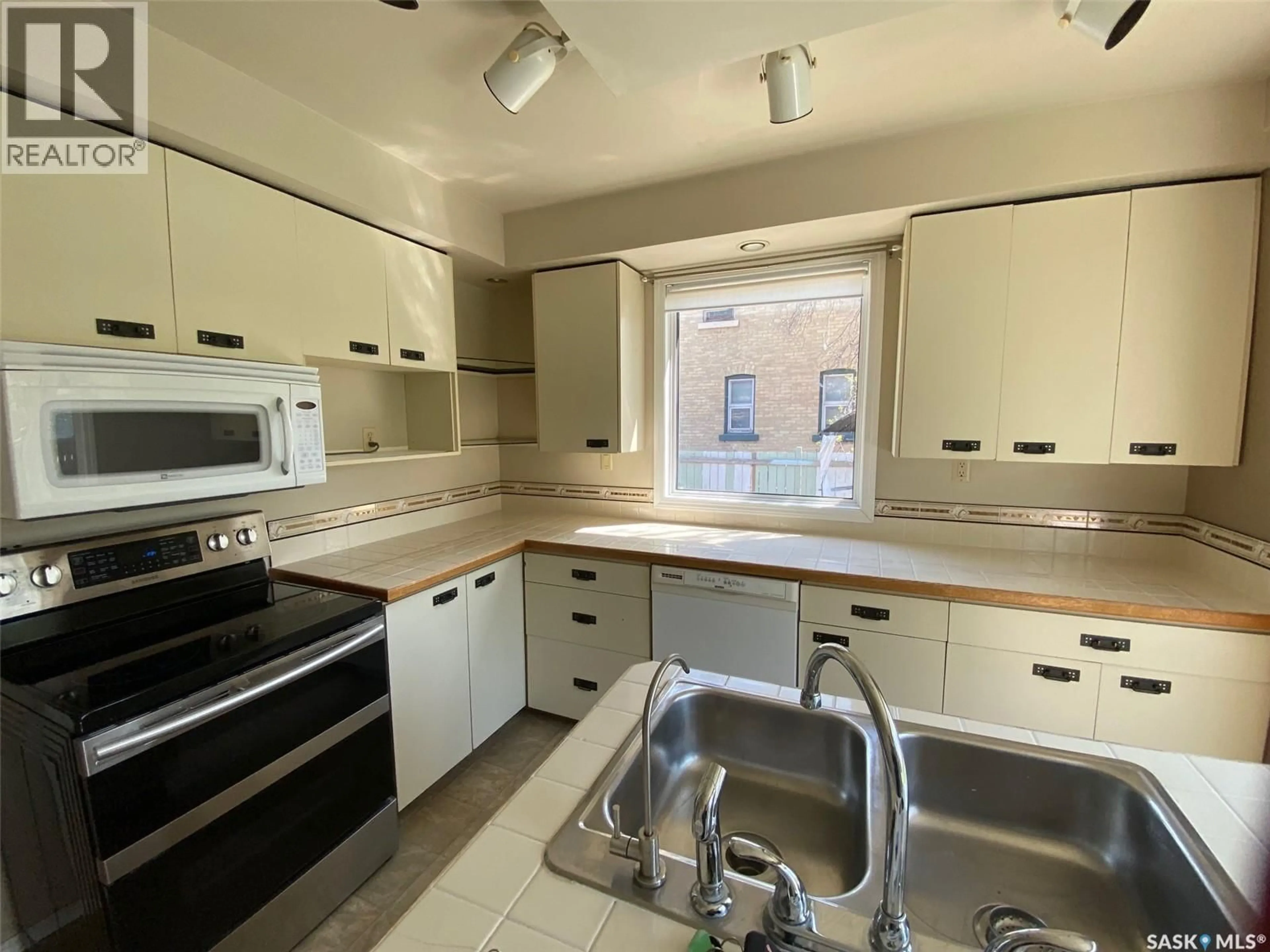 Standard kitchen, ceramic/tile floor for 210 FIRST AVENUE, Yorkton Saskatchewan S3N1K2