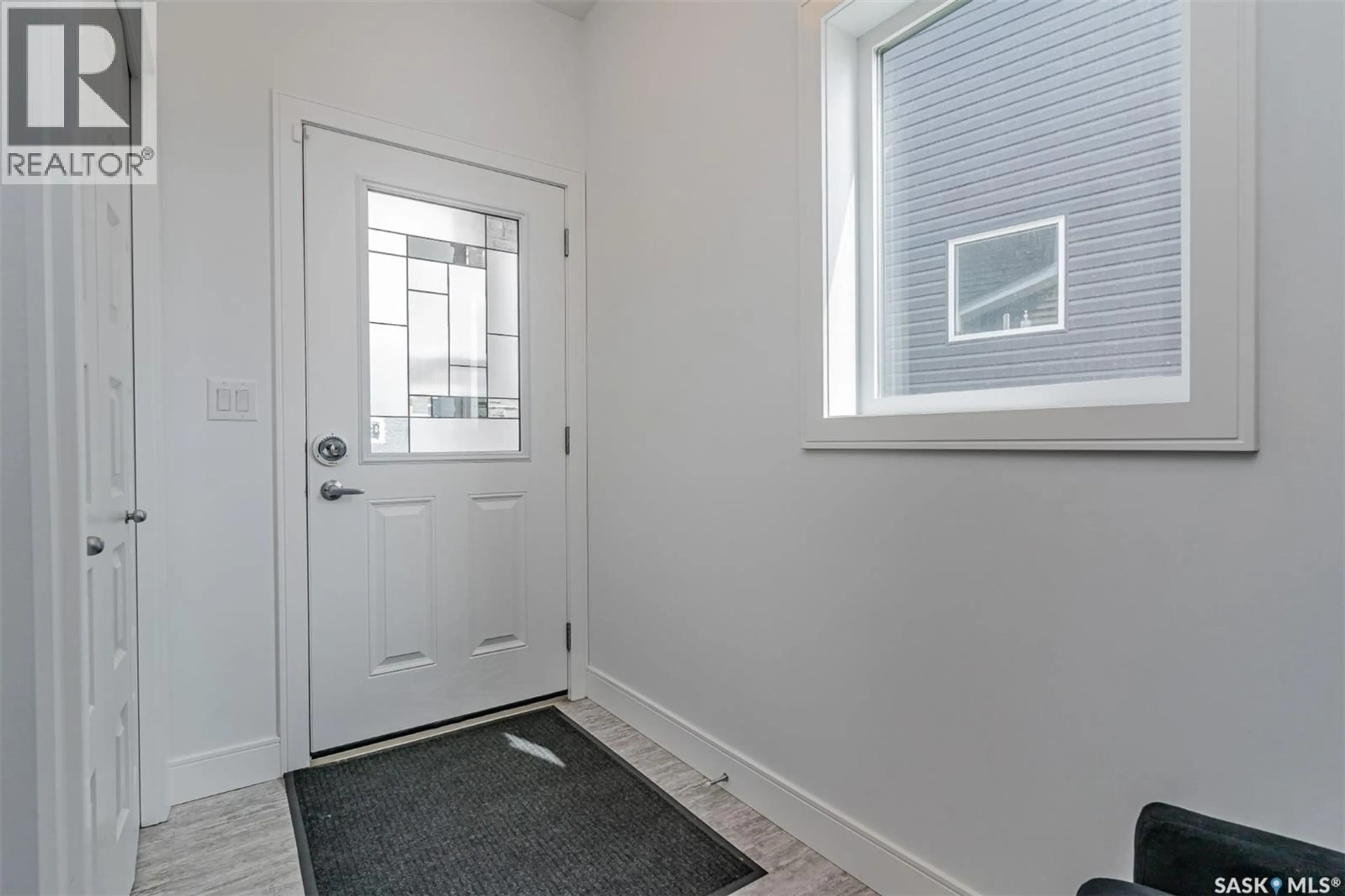 Indoor entryway for 335 HASSARD CLOSE, Saskatoon Saskatchewan S7L4Y7