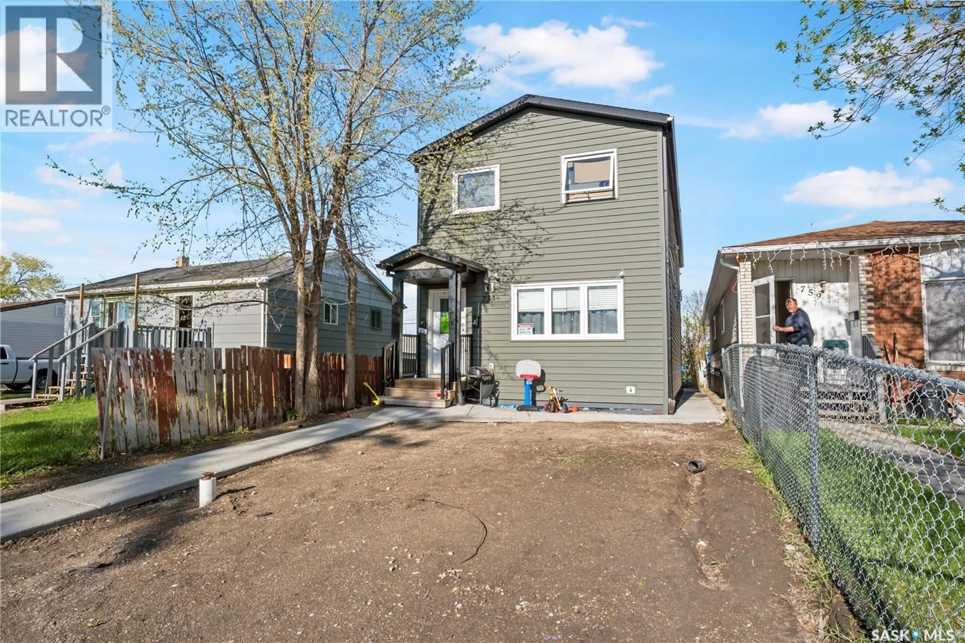 A pic from outside/outdoor area/front of a property/back of a property/a pic from drone, street for 753 RAE STREET, Regina Saskatchewan S4T2B1