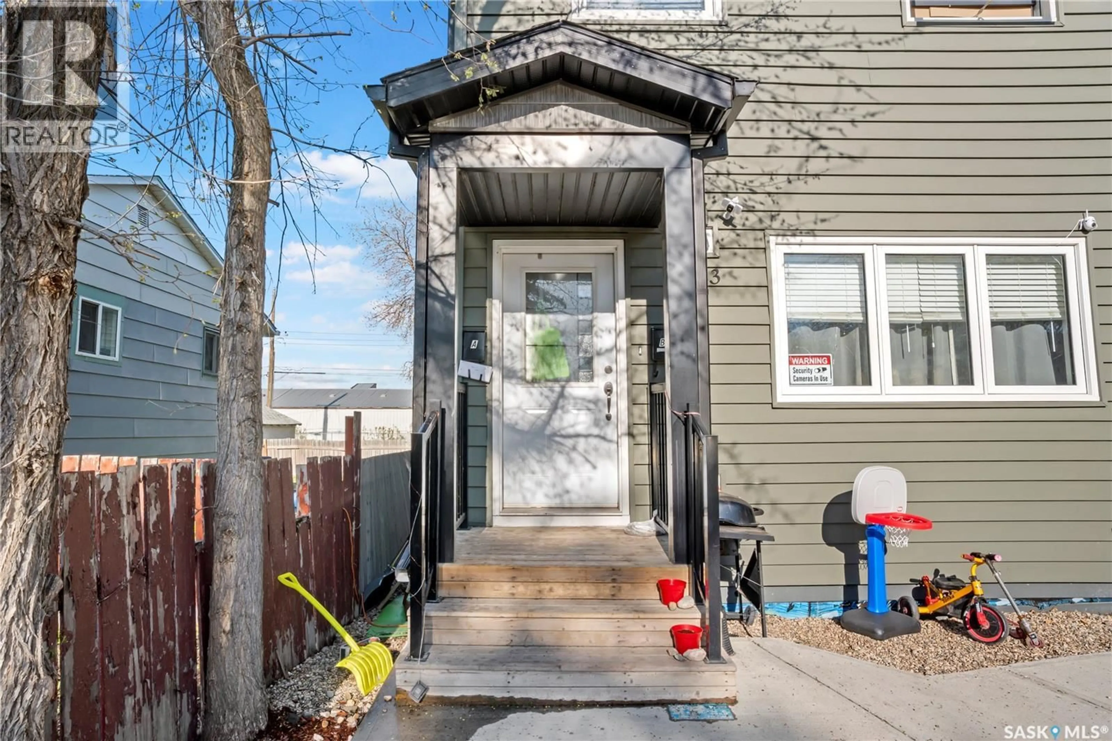 Indoor entryway for 753 RAE STREET, Regina Saskatchewan S4T2B1