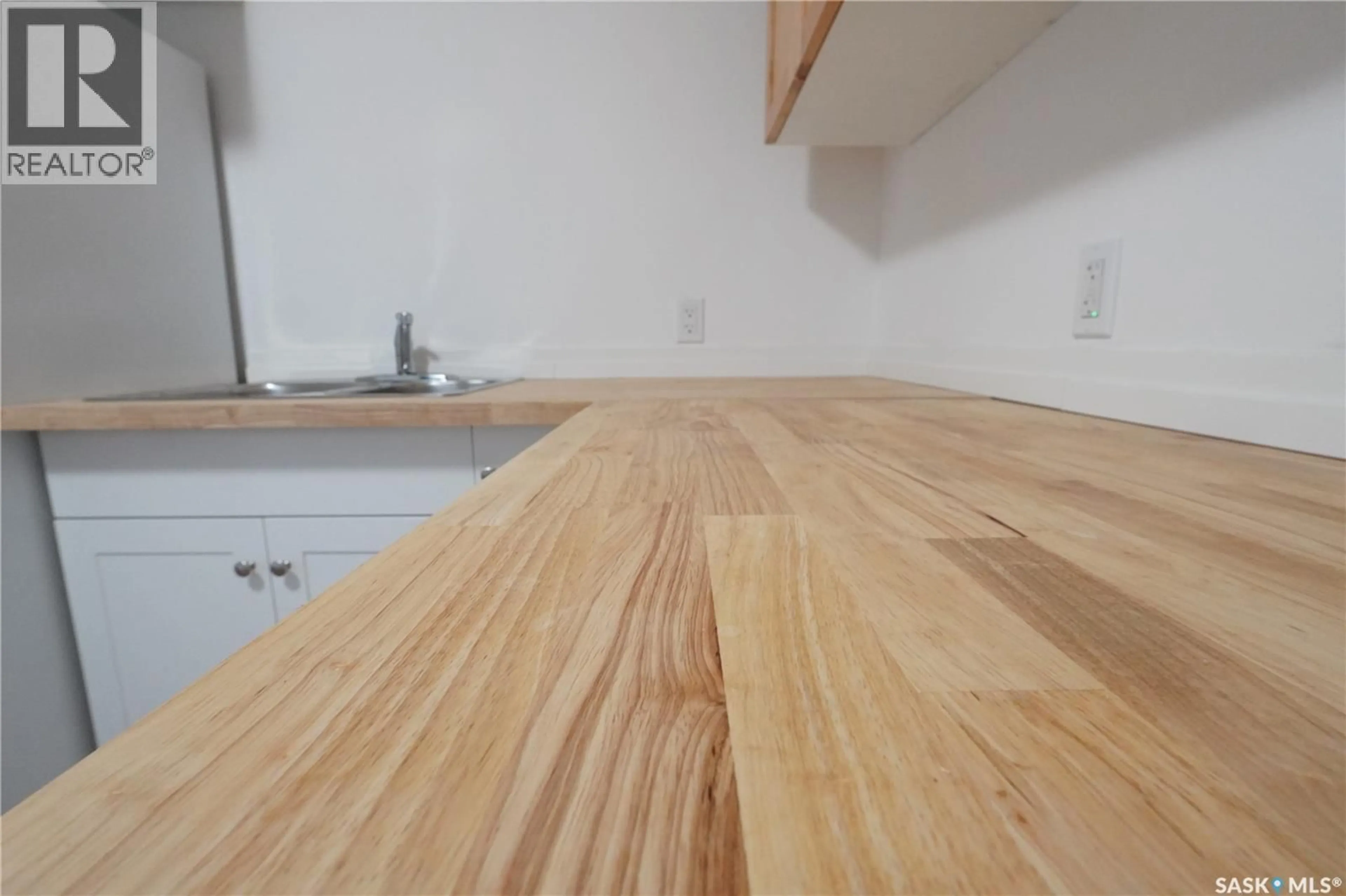 A pic of a room for 100 BROADWAY AVENUE, Regina Saskatchewan S4N1B1