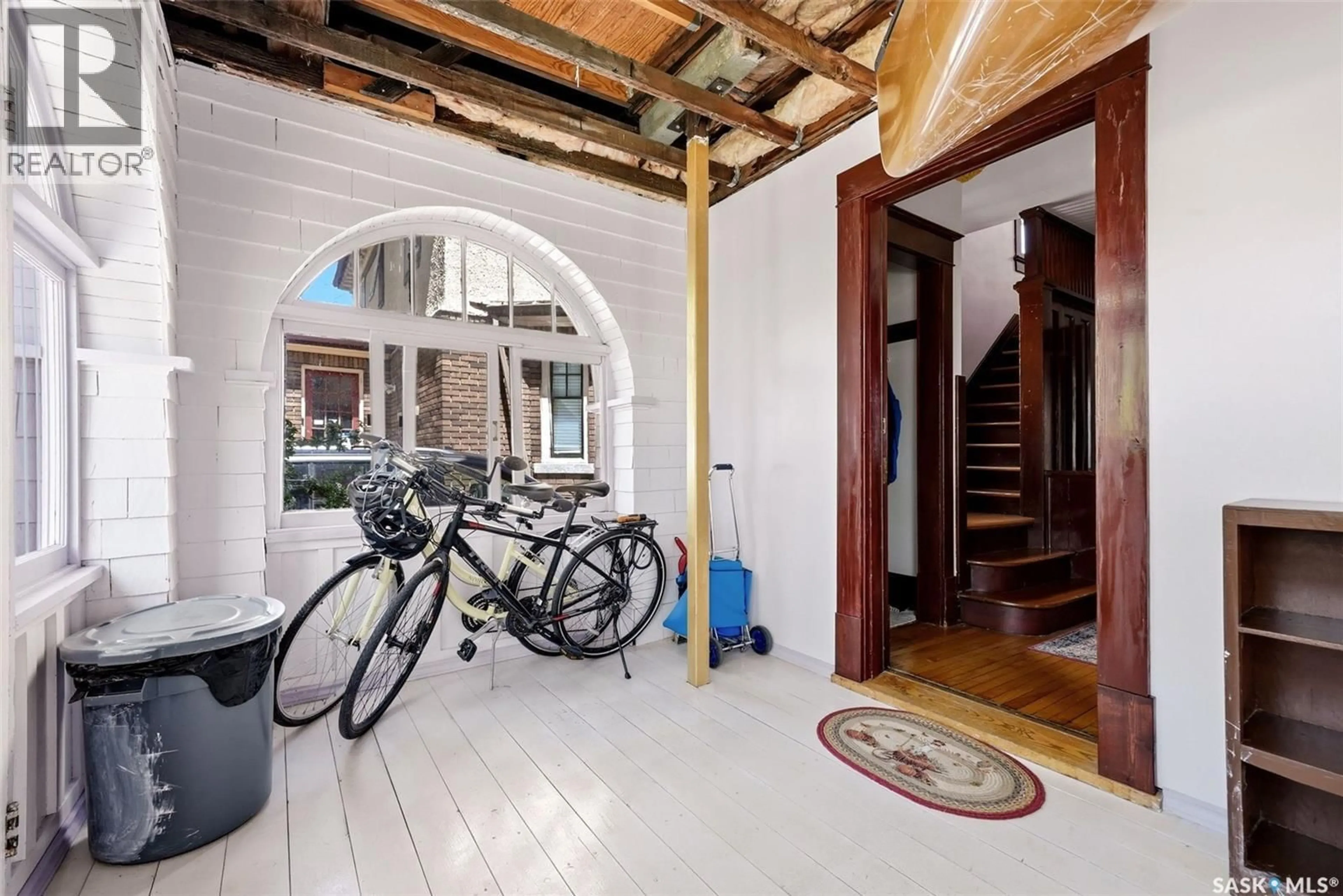 Indoor foyer for 2035 ROBINSON STREET, Regina Saskatchewan S4T2P6