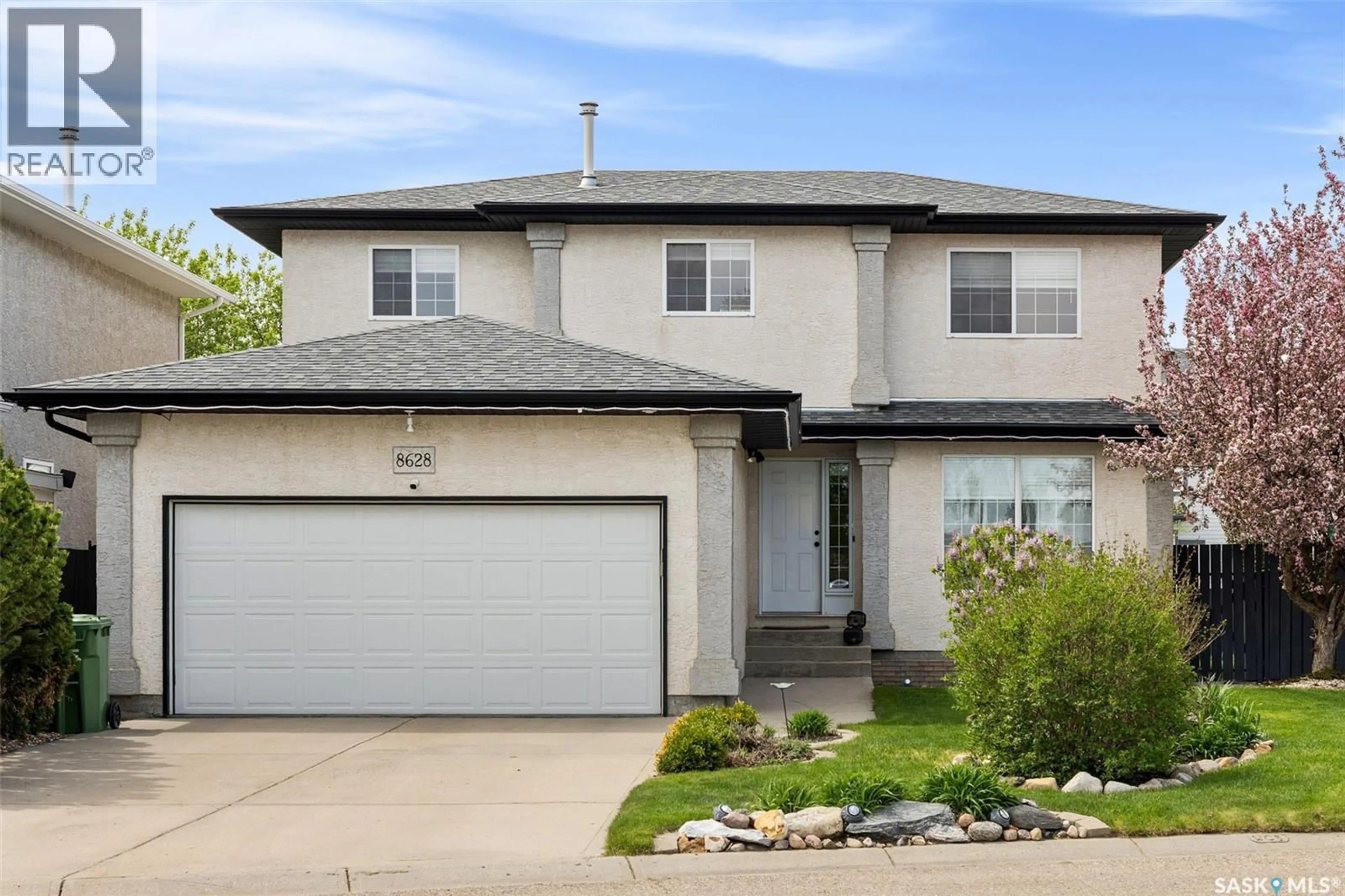 Home with vinyl exterior material, street for 8628 THURSTON CRESCENT, Regina Saskatchewan S4Y1A3