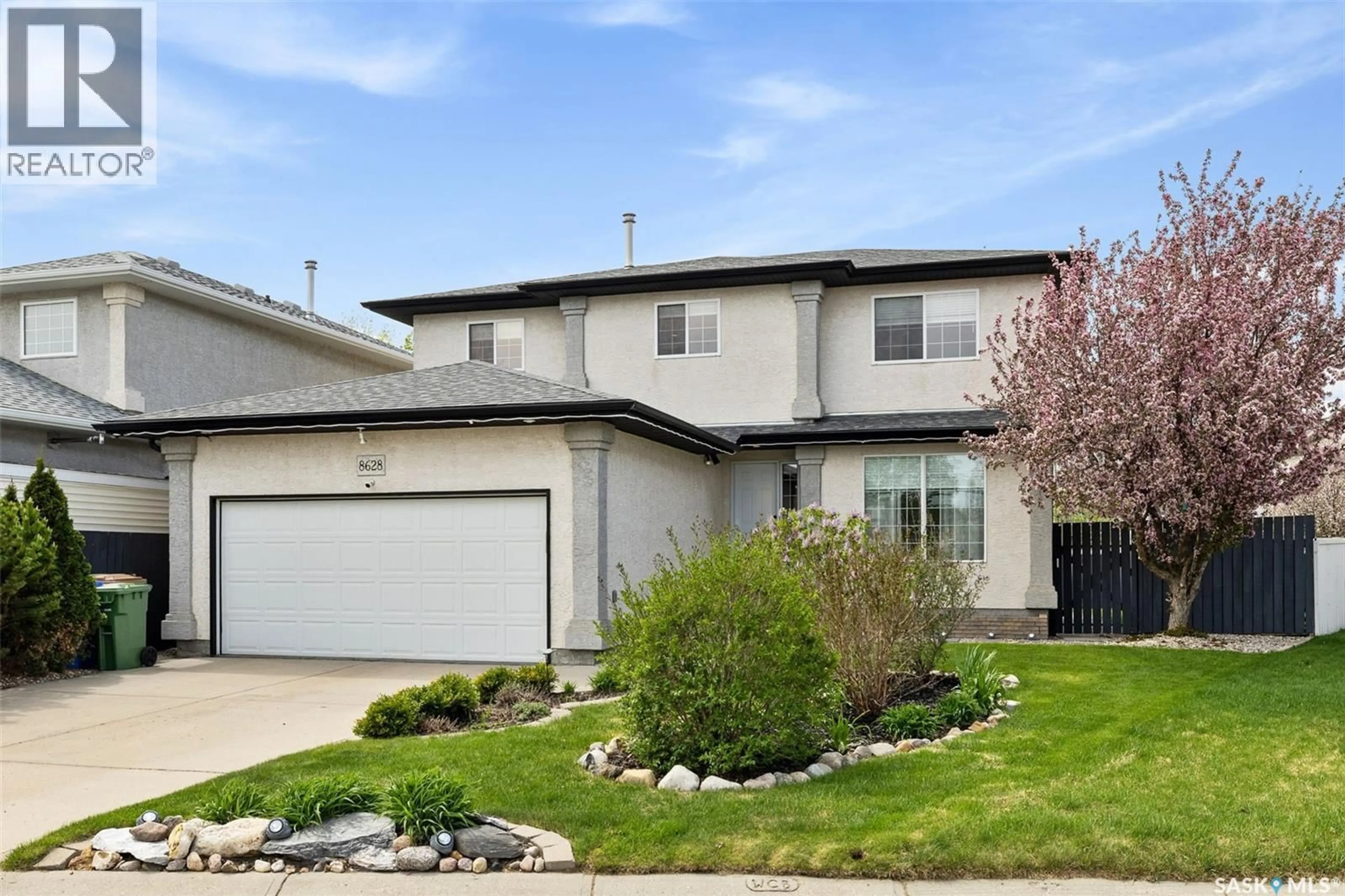 Home with vinyl exterior material, street for 8628 THURSTON CRESCENT, Regina Saskatchewan S4Y1A3