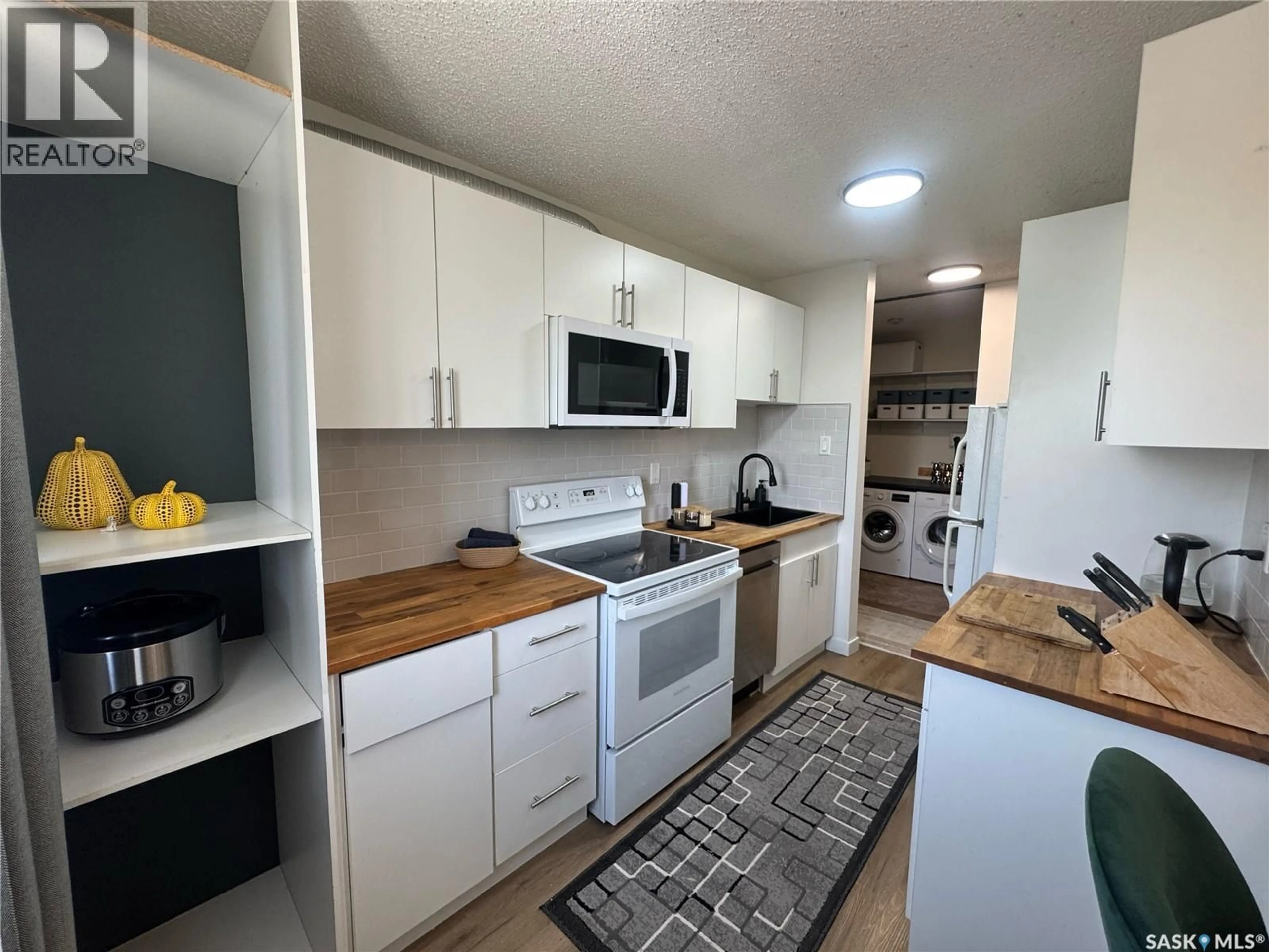 Standard kitchen, unknown for 31 - 306 RODENBUSH DRIVE, Regina Saskatchewan S4R8C7