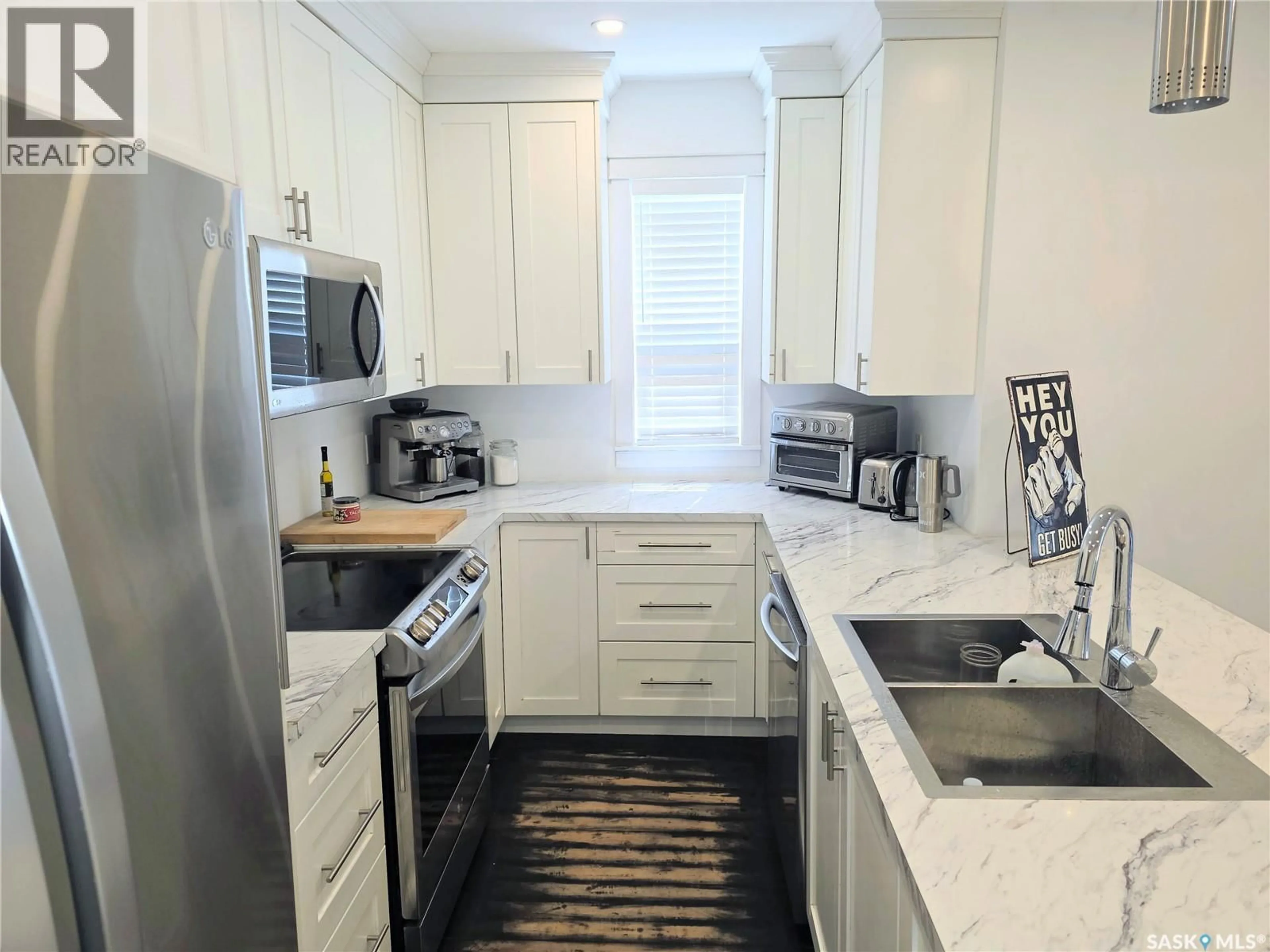 Standard kitchen, ceramic/tile floor for 125 D AVENUE, Saskatoon Saskatchewan S7M1P6