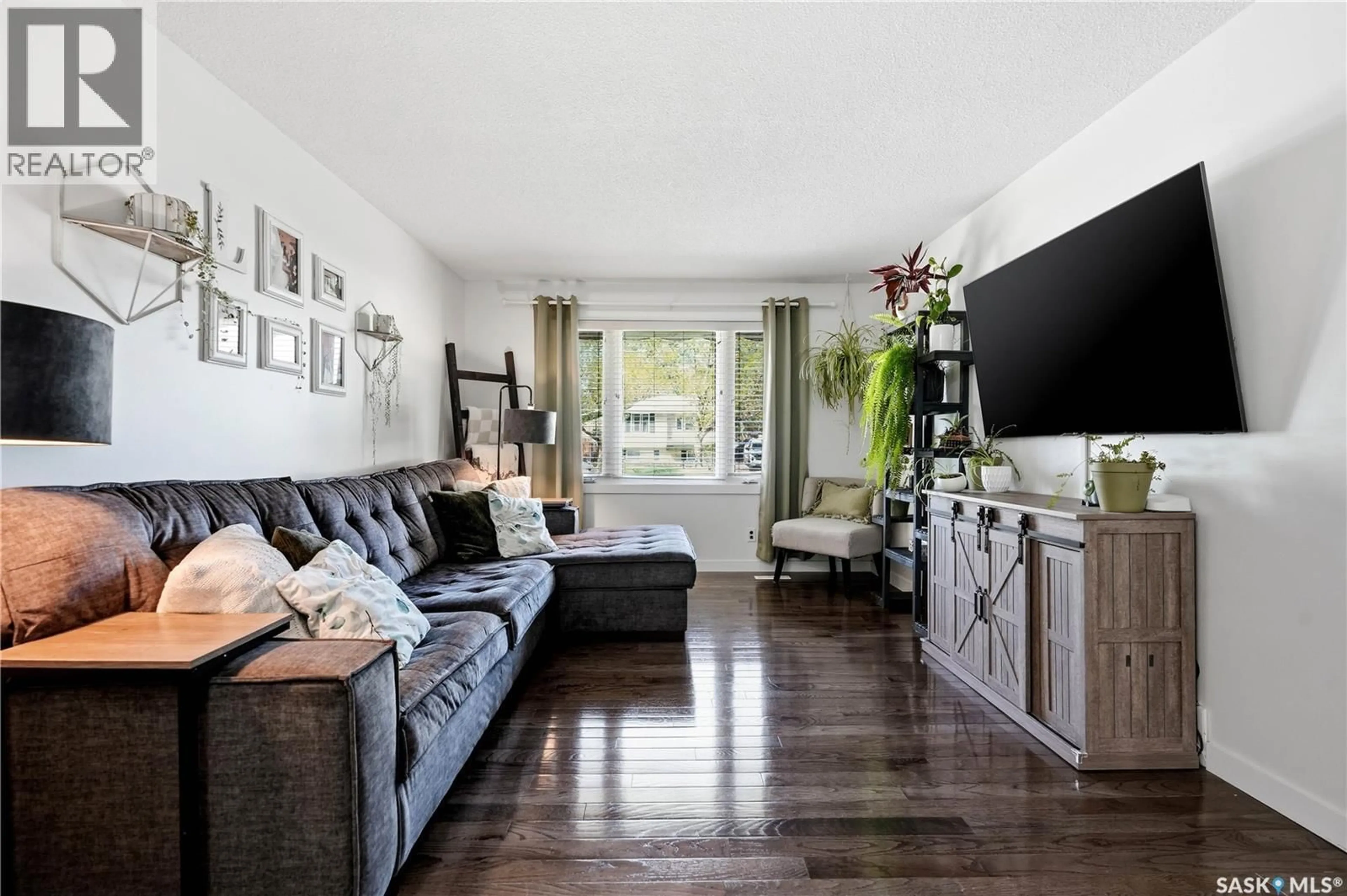 Living room with furniture, wood/laminate floor for 267 UPLAND DRIVE, Regina Saskatchewan S4R5H5