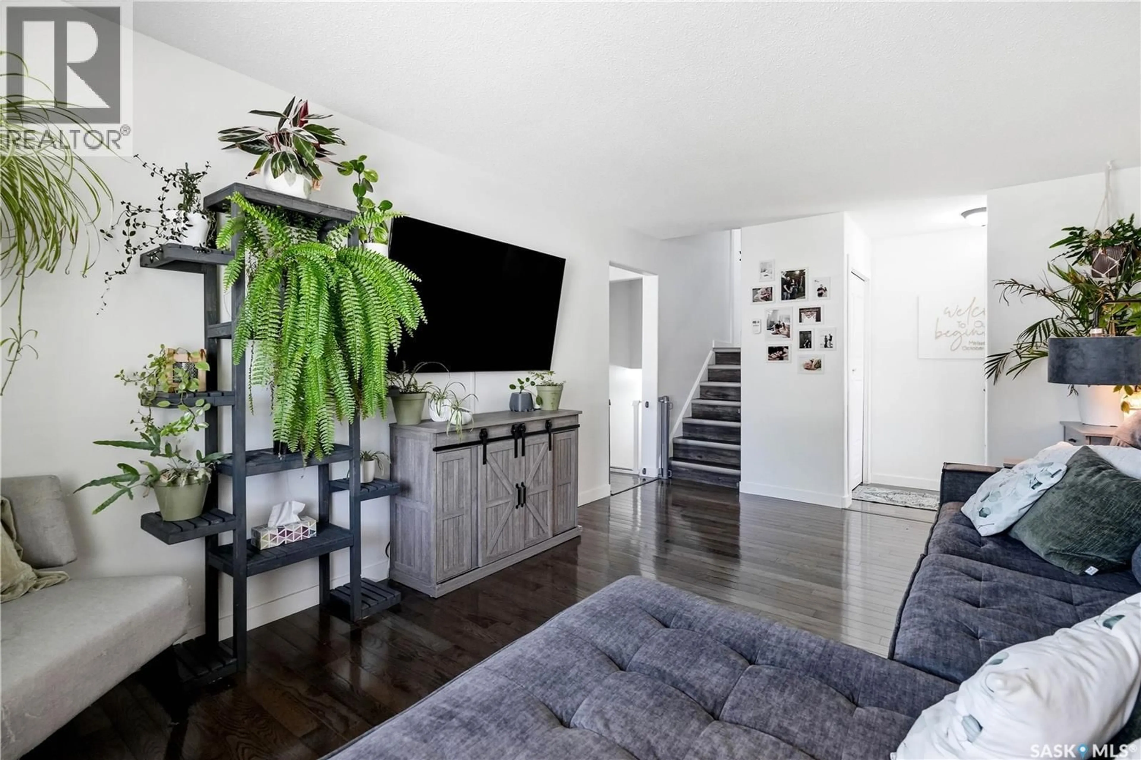 Living room with furniture, unknown for 267 UPLAND DRIVE, Regina Saskatchewan S4R5H5
