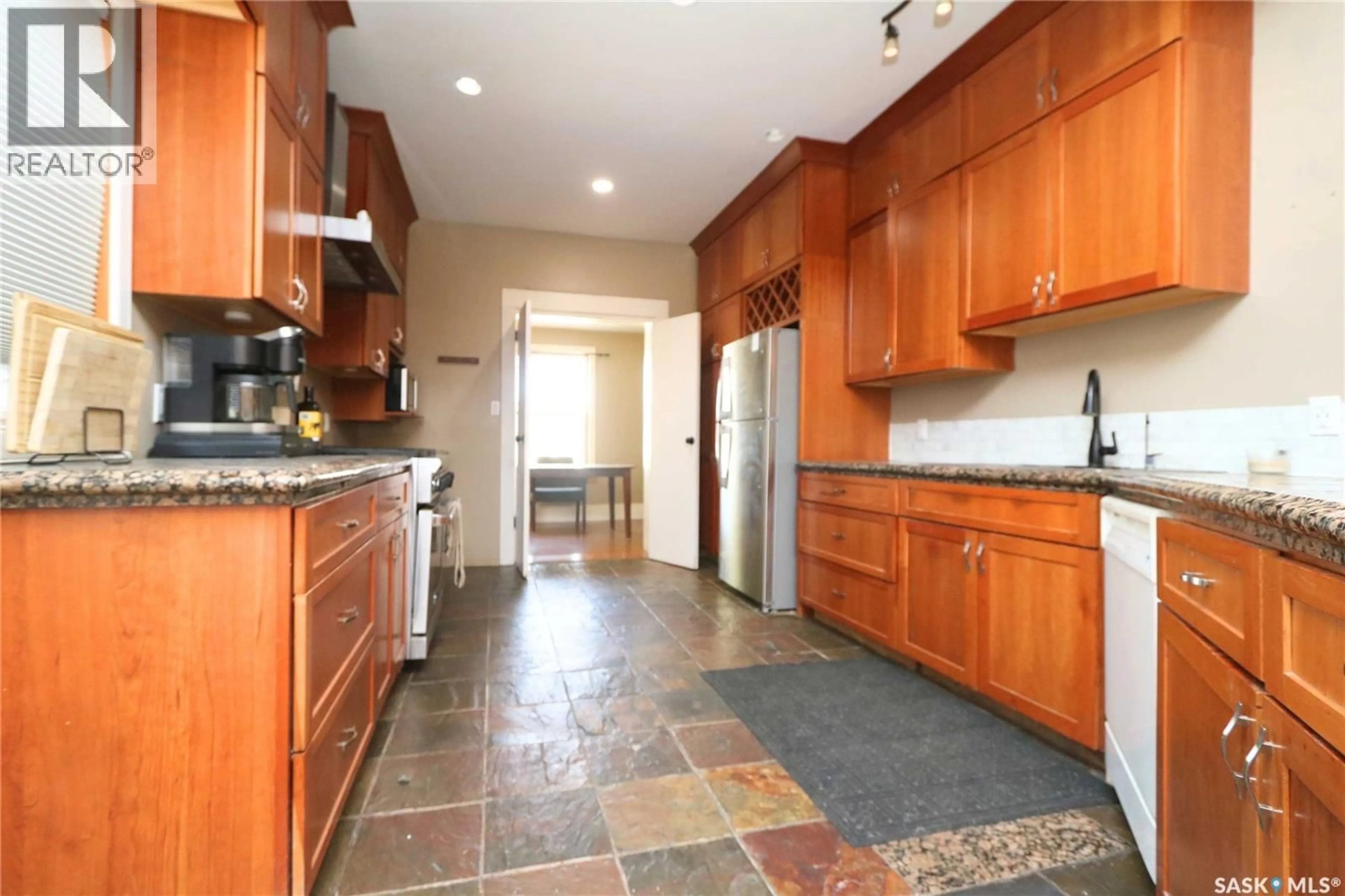 Standard kitchen, ceramic/tile floor for 34 LAURIER AVENUE, Yorkton Saskatchewan S3N1T7