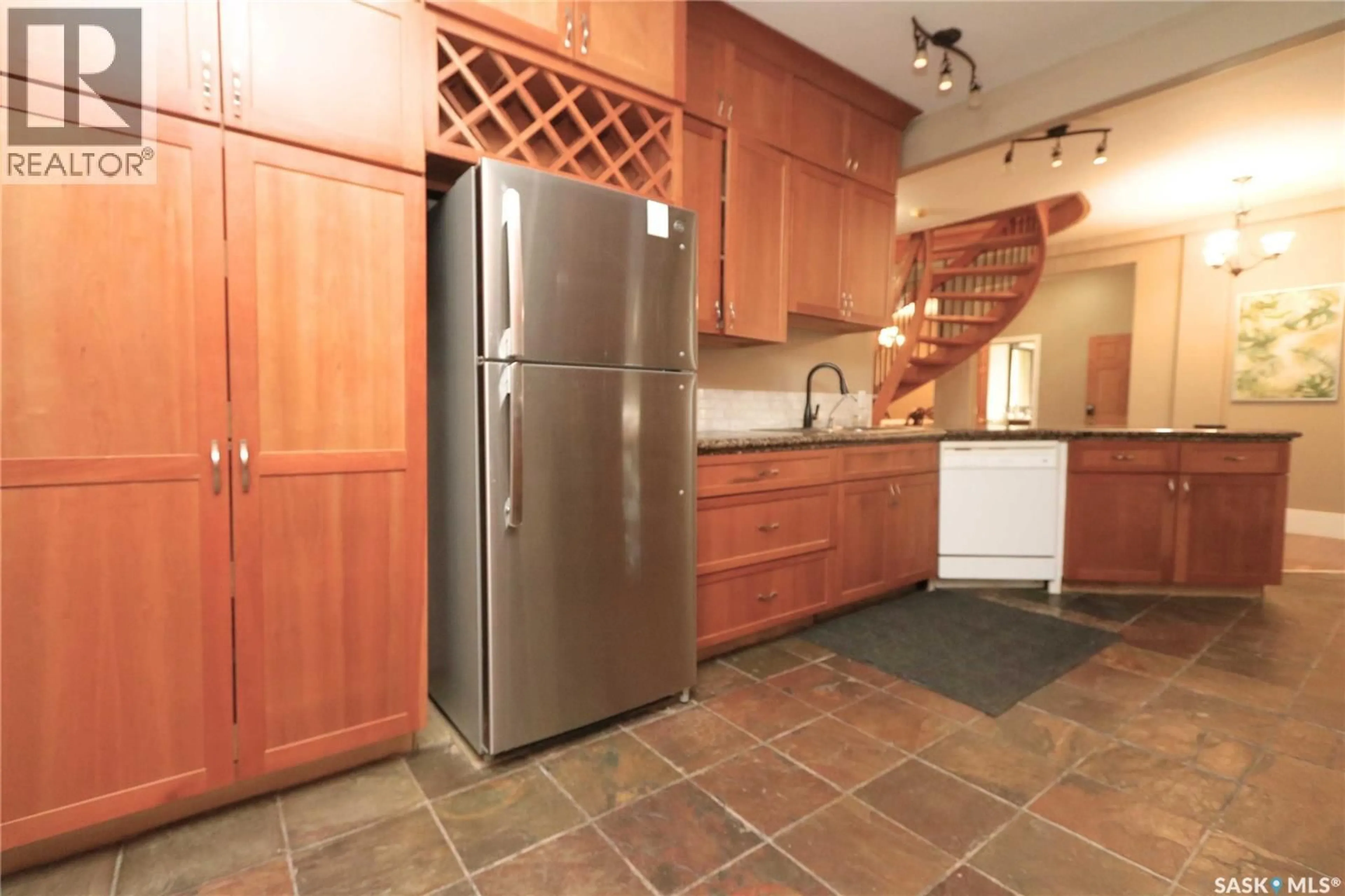 Standard kitchen, ceramic/tile floor for 34 LAURIER AVENUE, Yorkton Saskatchewan S3N1T7