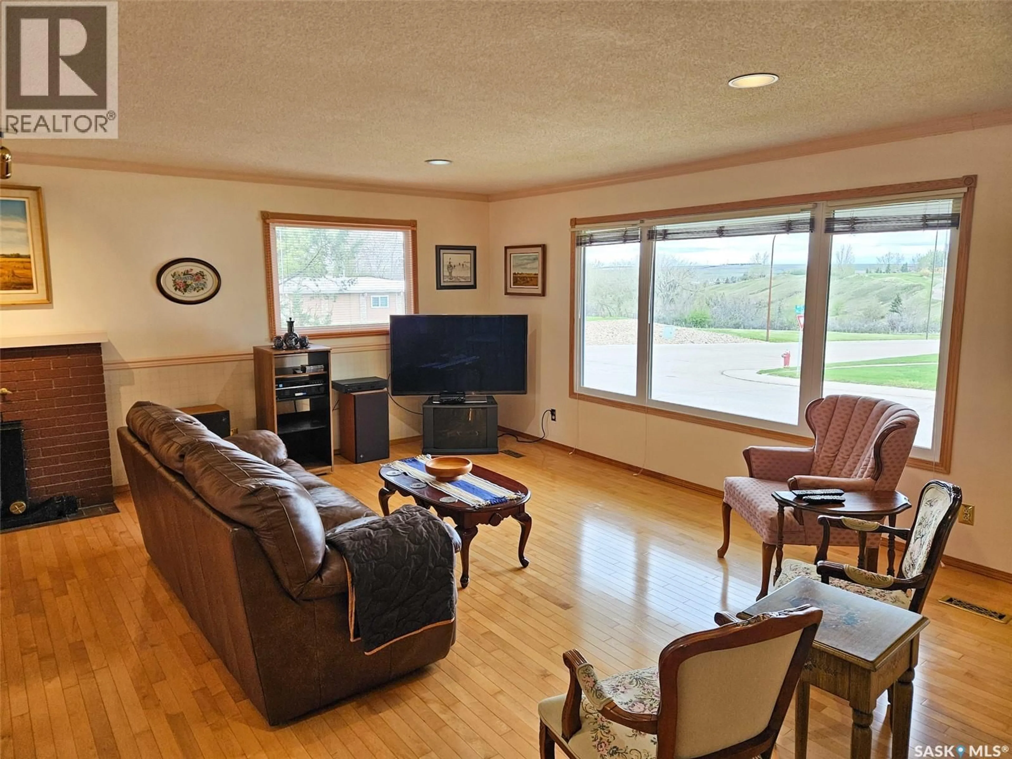 Living room with furniture, wood/laminate floor for 720 WHYTE AVENUE, Swift Current Saskatchewan S9H1P7