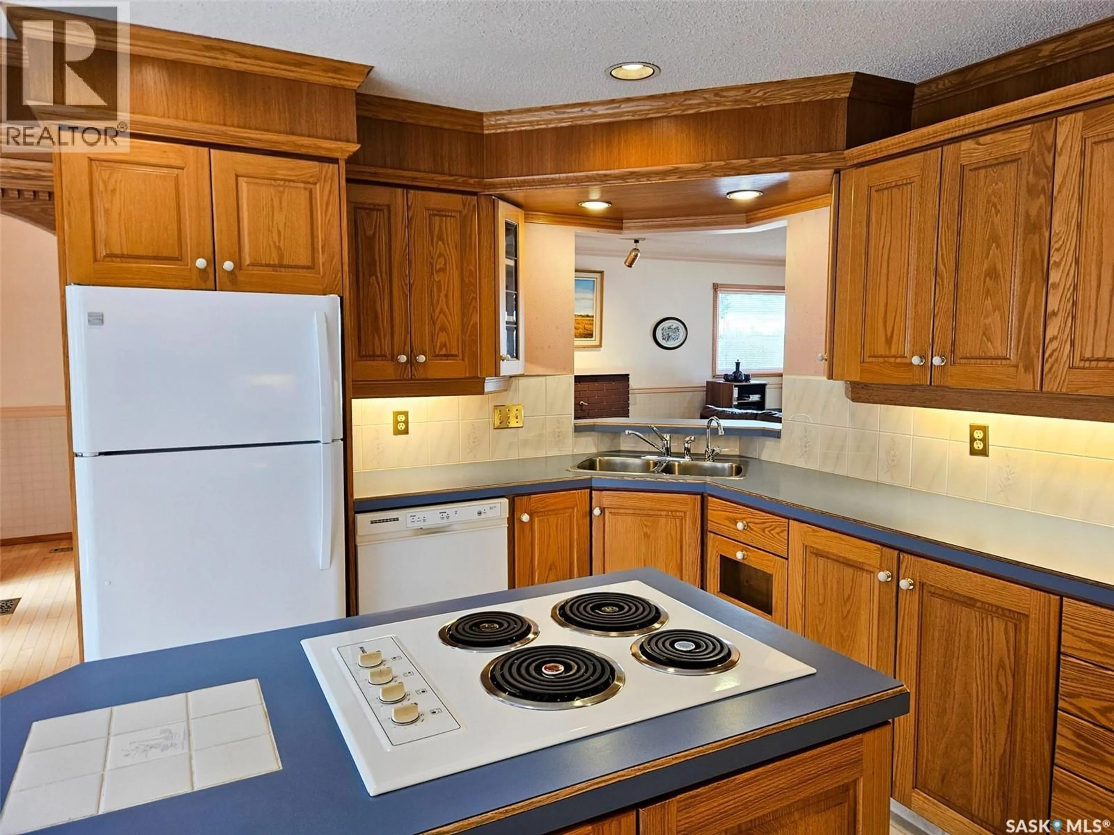 Standard kitchen, ceramic/tile floor for 720 WHYTE AVENUE, Swift Current Saskatchewan S9H1P7