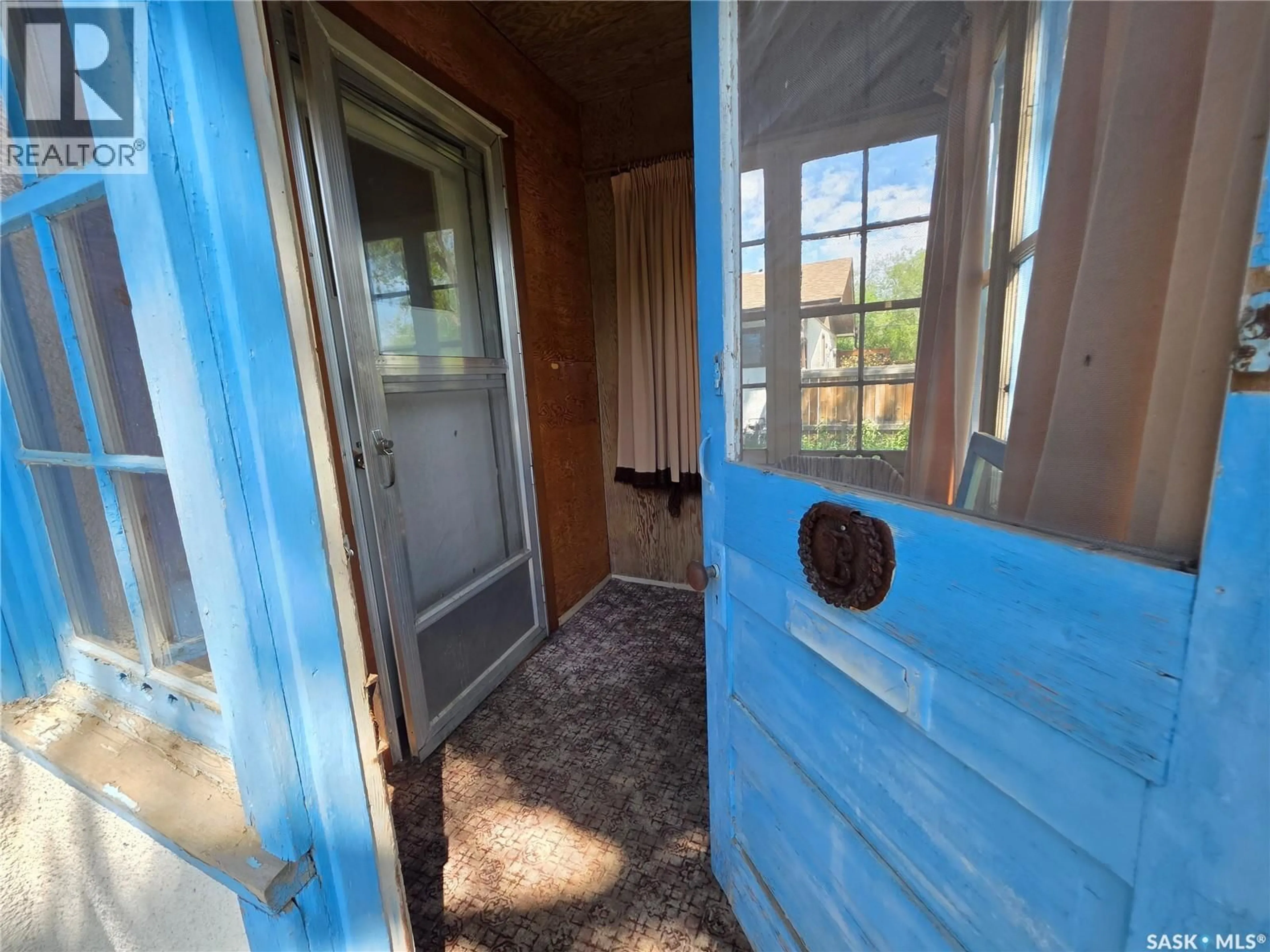 Indoor entryway for 678 1ST AVENUE, Swift Current Saskatchewan S9H2B9