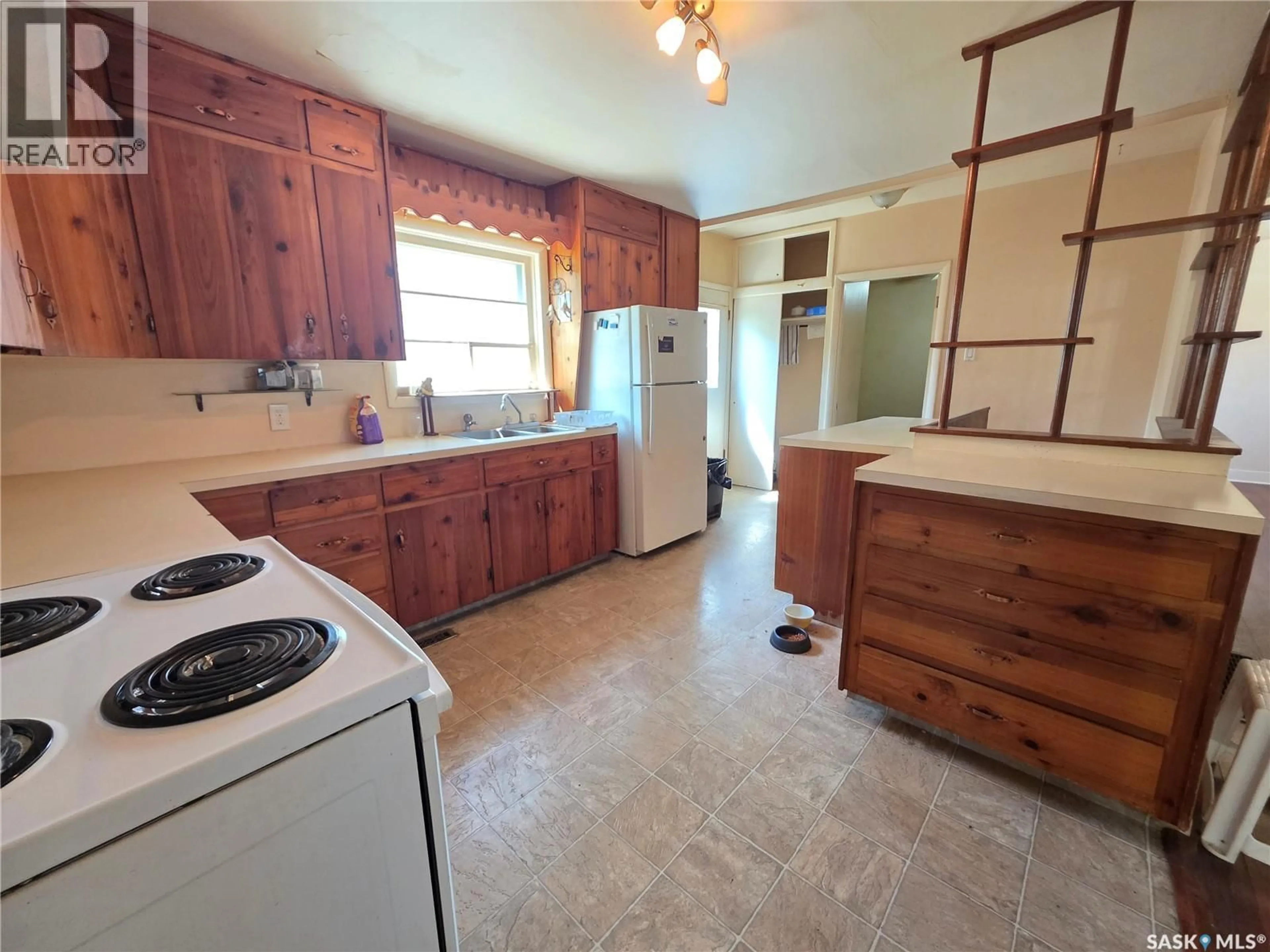 Standard kitchen, unknown for 678 1ST AVENUE, Swift Current Saskatchewan S9H2B9