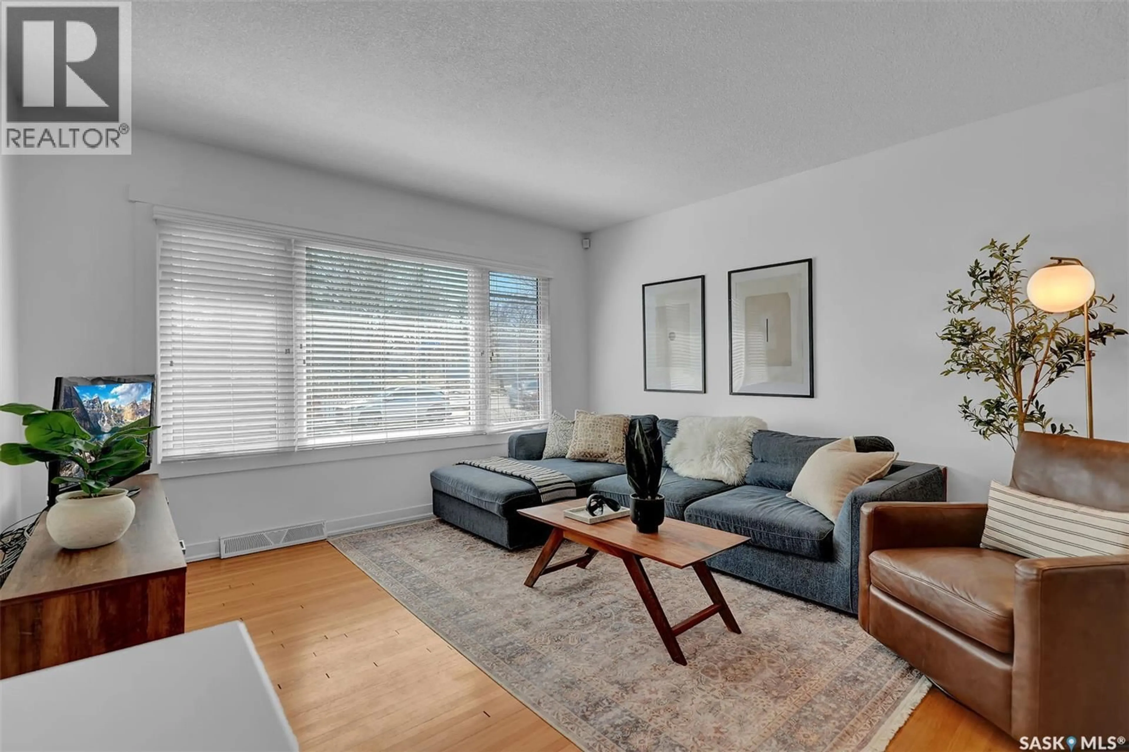 Living room with furniture, unknown for 2050 JUBILEE AVENUE, Regina Saskatchewan S4S3T8