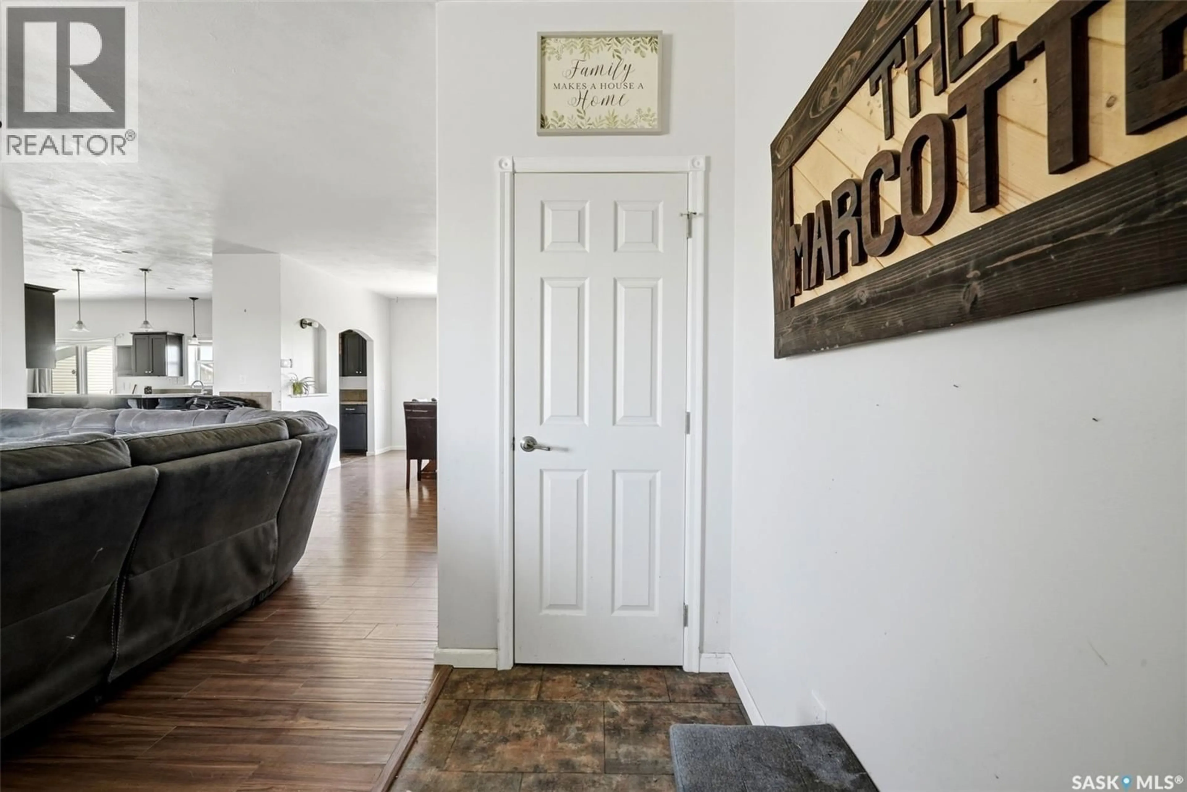 Indoor entryway for SILTON ACREAGE, Longlaketon Rm No. 219 Saskatchewan S0G4L0