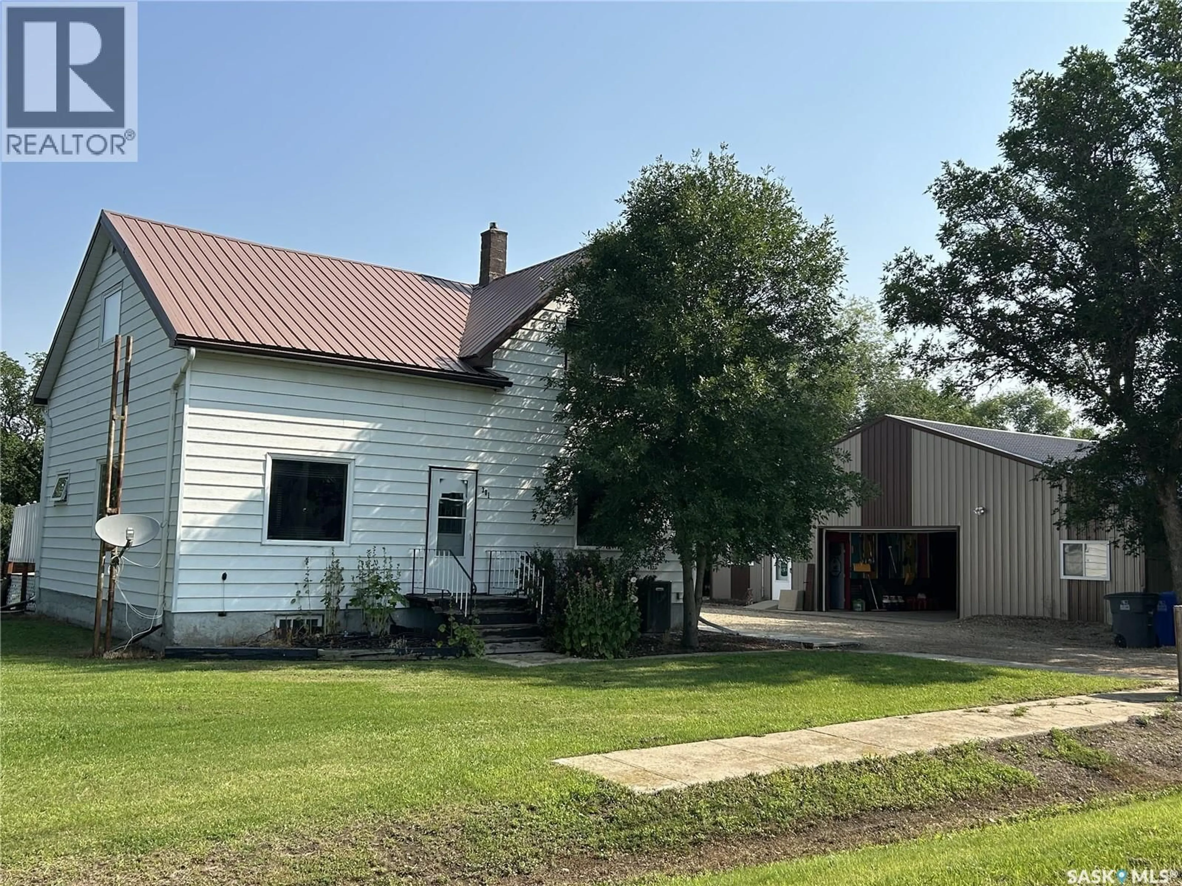 A pic from outside/outdoor area/front of a property/back of a property/a pic from drone, building for 301 TAVISTOCK AVENUE, Torquay Saskatchewan S0C2L0