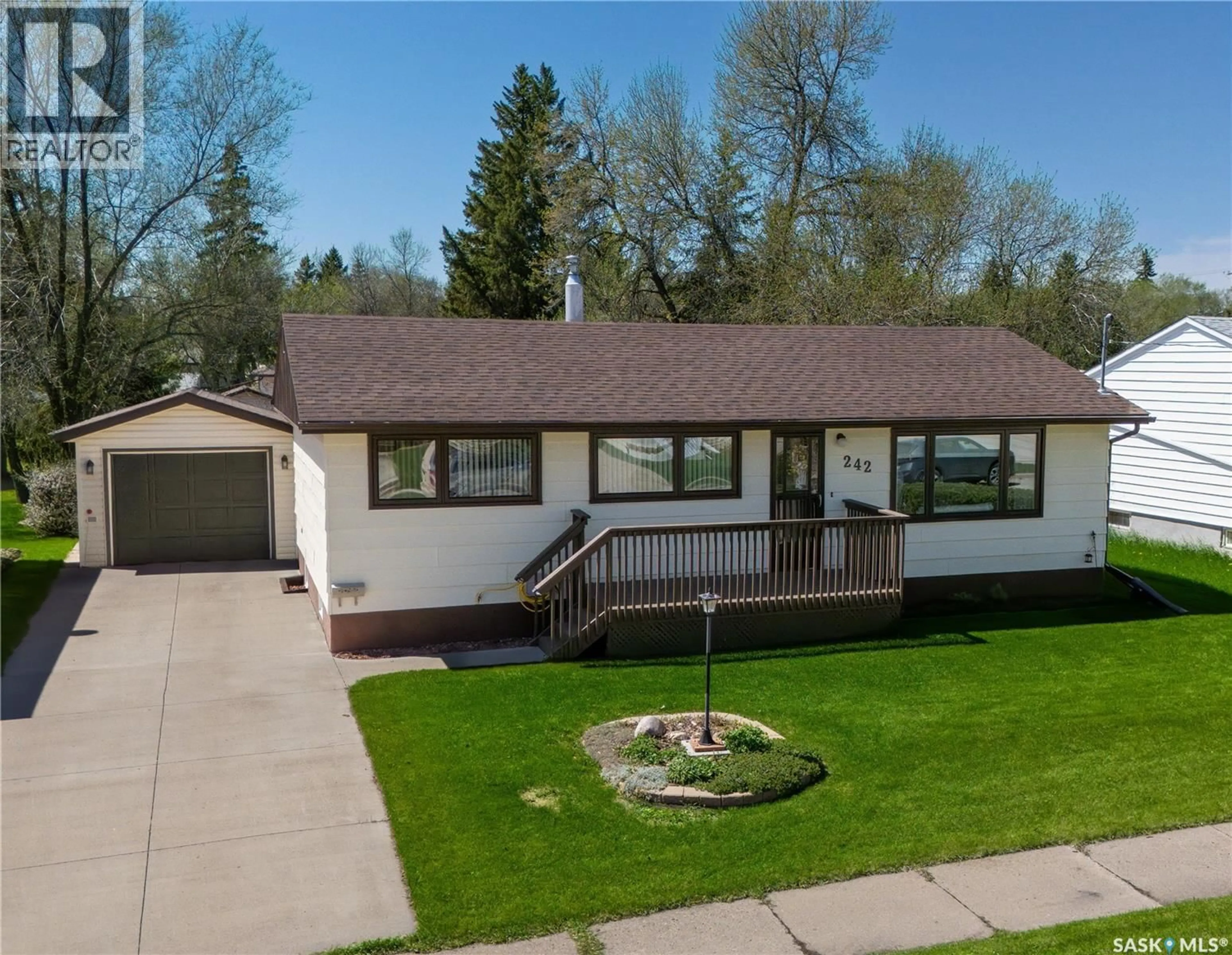A pic from outside/outdoor area/front of a property/back of a property/a pic from drone, street for 242 FIFTH AVENUE, Yorkton Saskatchewan S3N0Z9