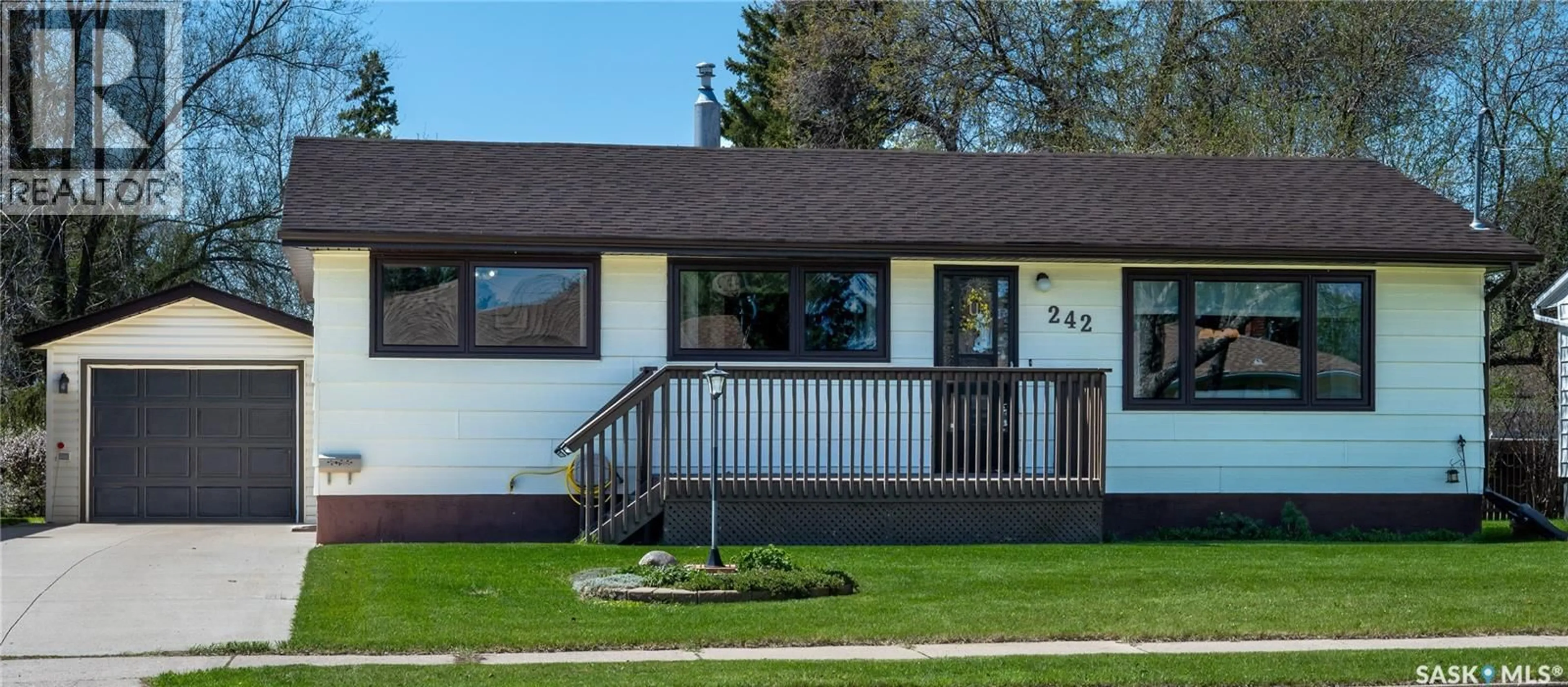 Home with vinyl exterior material, street for 242 FIFTH AVENUE, Yorkton Saskatchewan S3N0Z9