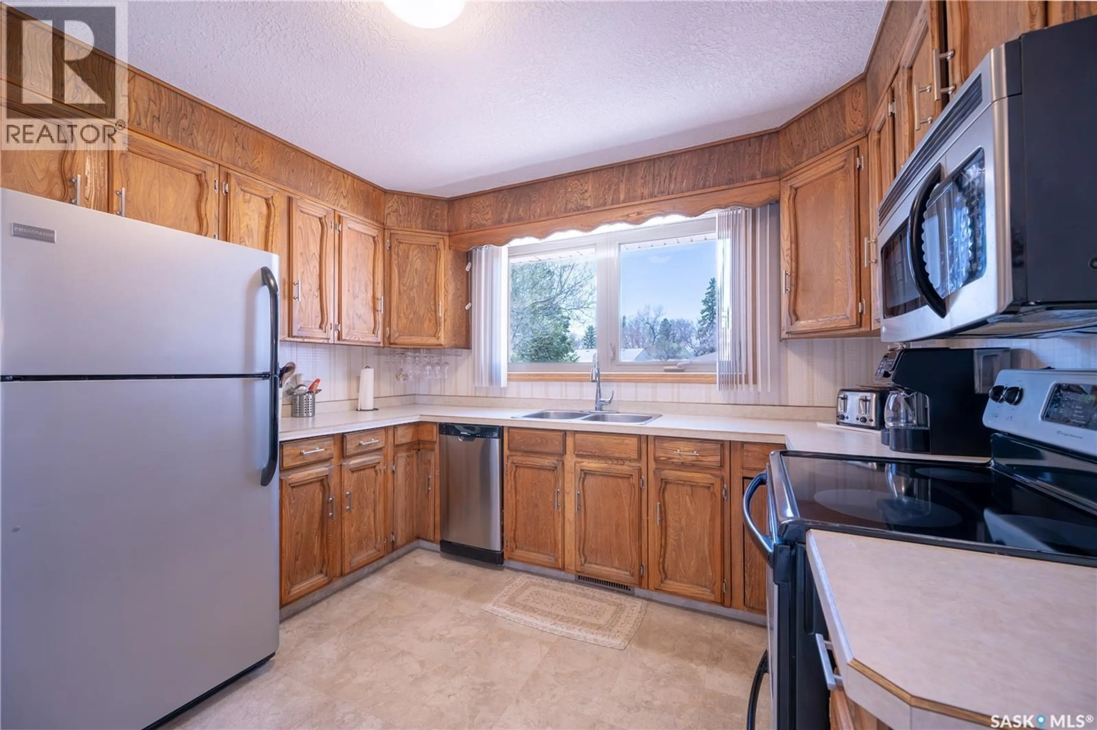 Standard kitchen, unknown for 242 FIFTH AVENUE, Yorkton Saskatchewan S3N0Z9