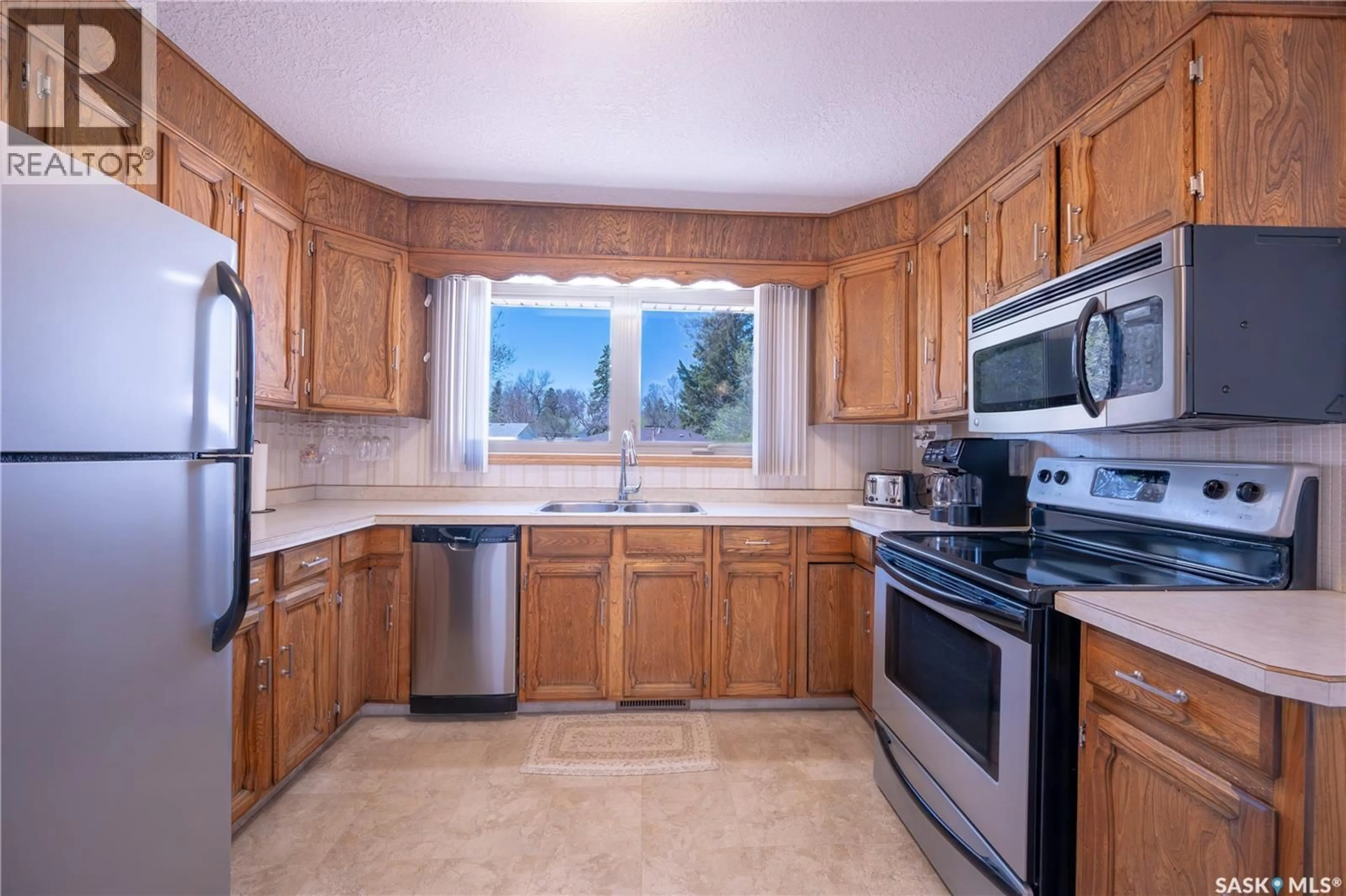 Standard kitchen, ceramic/tile floor for 242 FIFTH AVENUE, Yorkton Saskatchewan S3N0Z9