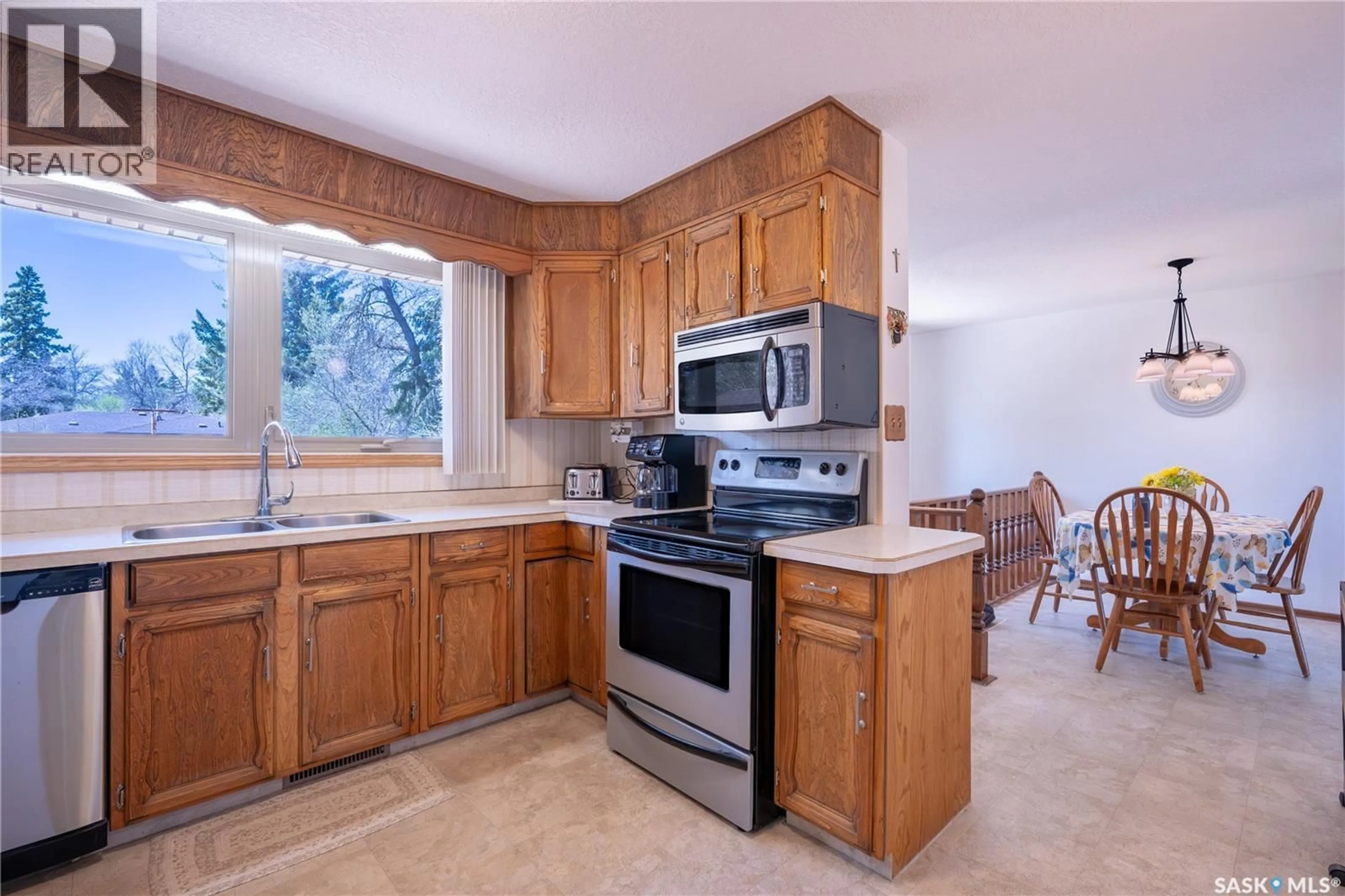 Standard kitchen, ceramic/tile floor for 242 FIFTH AVENUE, Yorkton Saskatchewan S3N0Z9