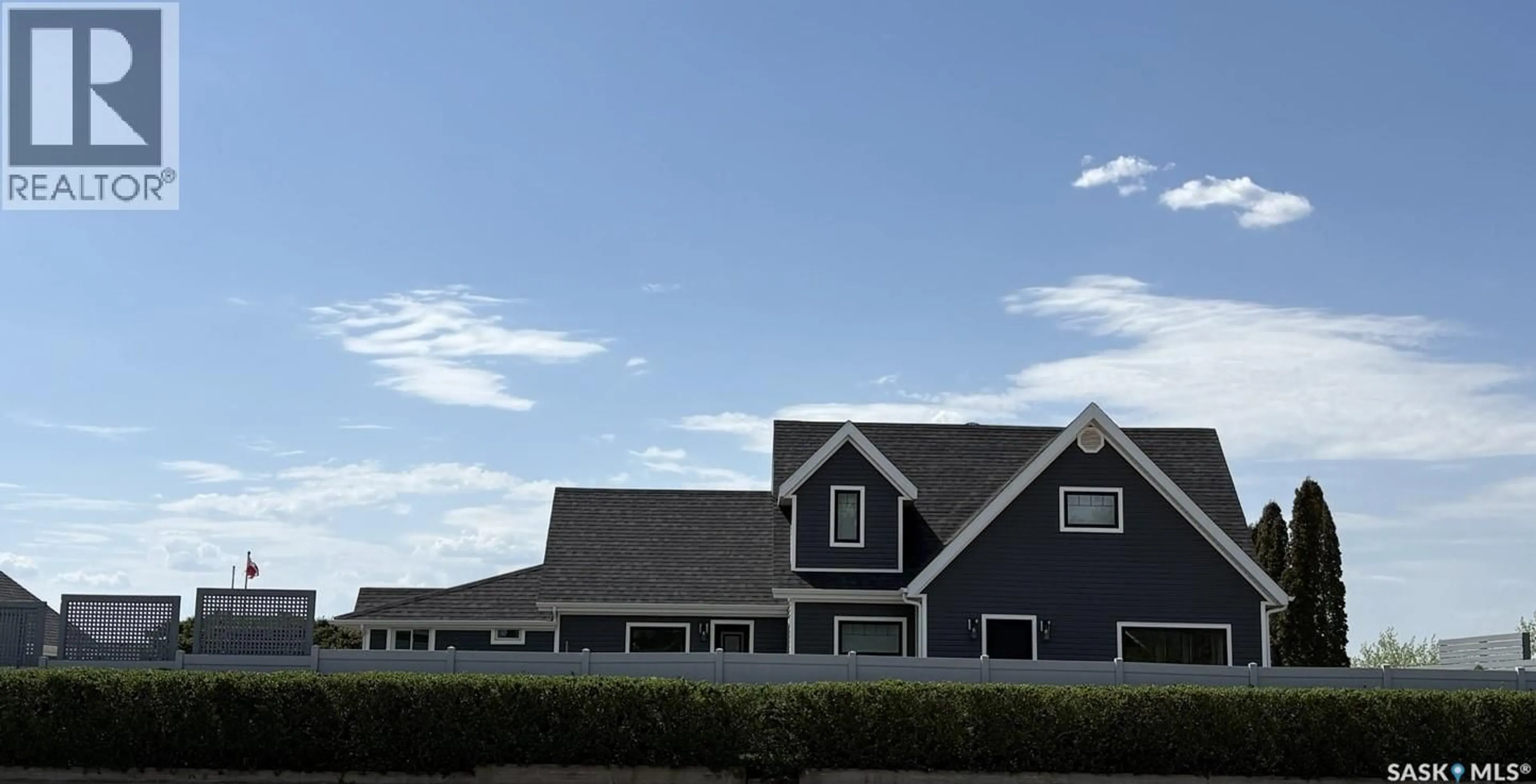 Home with vinyl exterior material, building for 104 CENTRAL BOULEVARD, Nipawin Saskatchewan S0E1E0