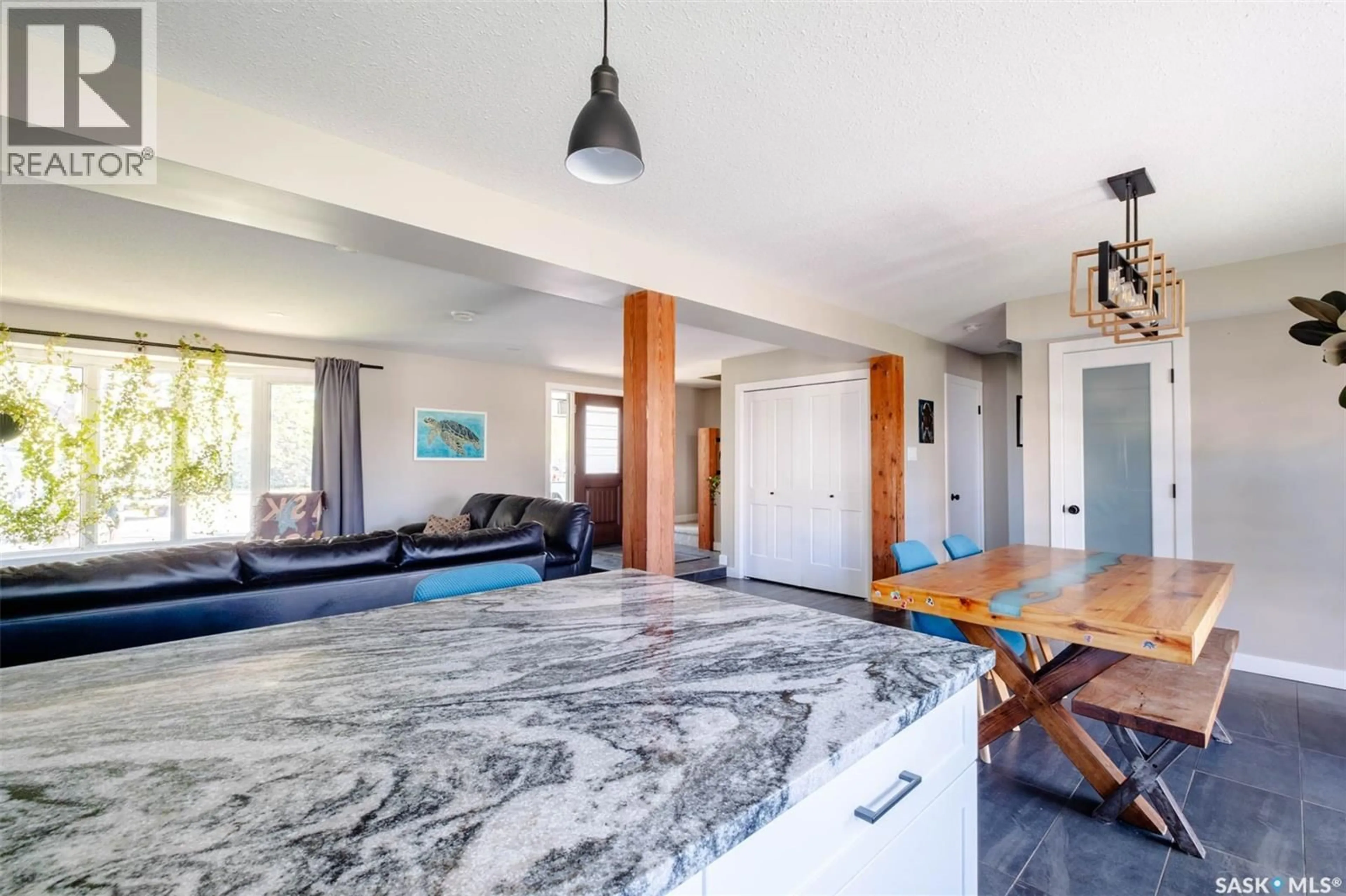 Open concept kitchen, unknown for 324 LOCKWOOD ROAD, Regina Saskatchewan S4S6E2