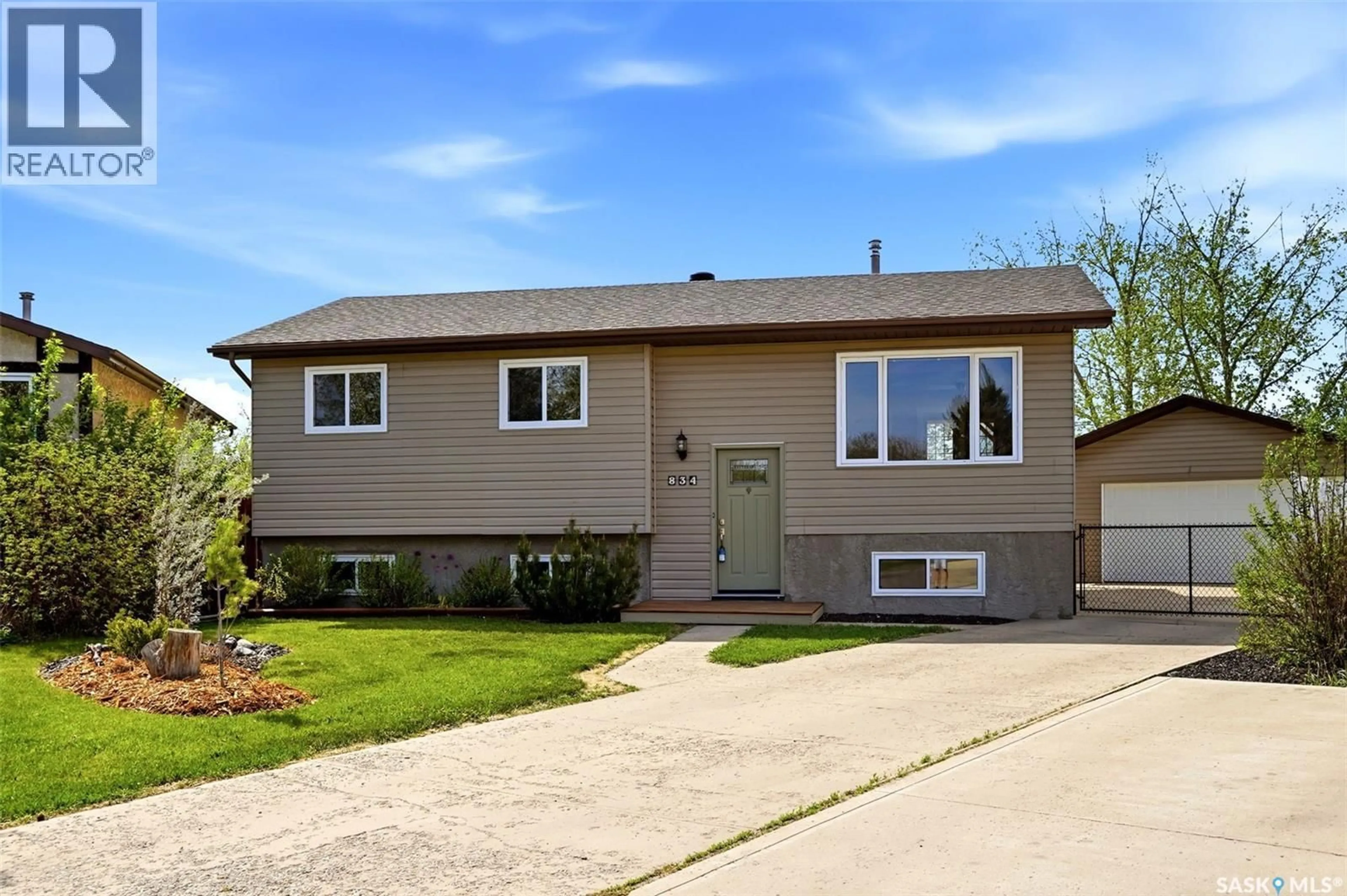 Home with vinyl exterior material, street for 834 ERB BAY, Regina Saskatchewan S4N7B1