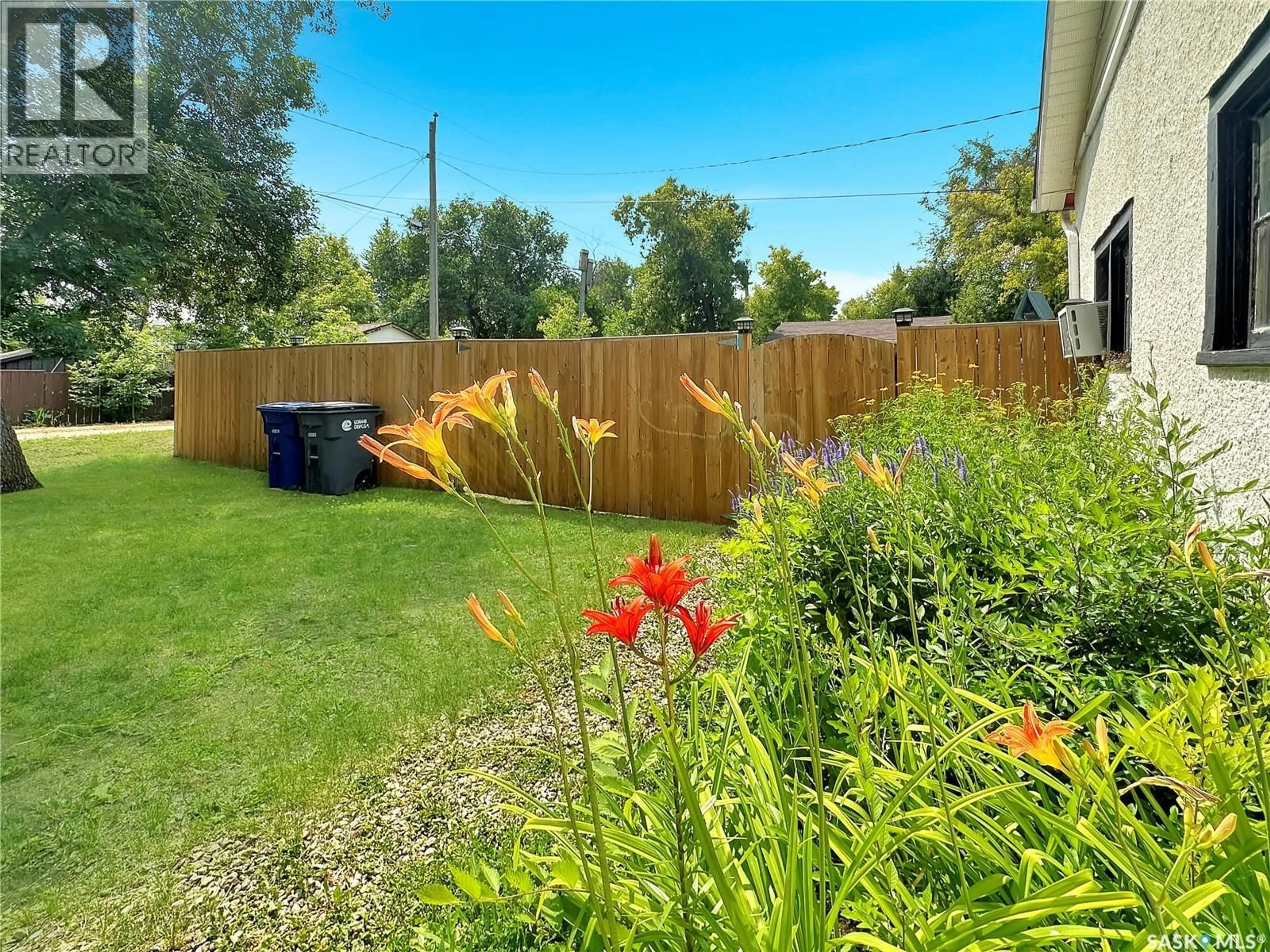 A pic from outside/outdoor area/front of a property/back of a property/a pic from drone, street for 406 WEXFORD STREET, Balcarres Saskatchewan S0G0C0
