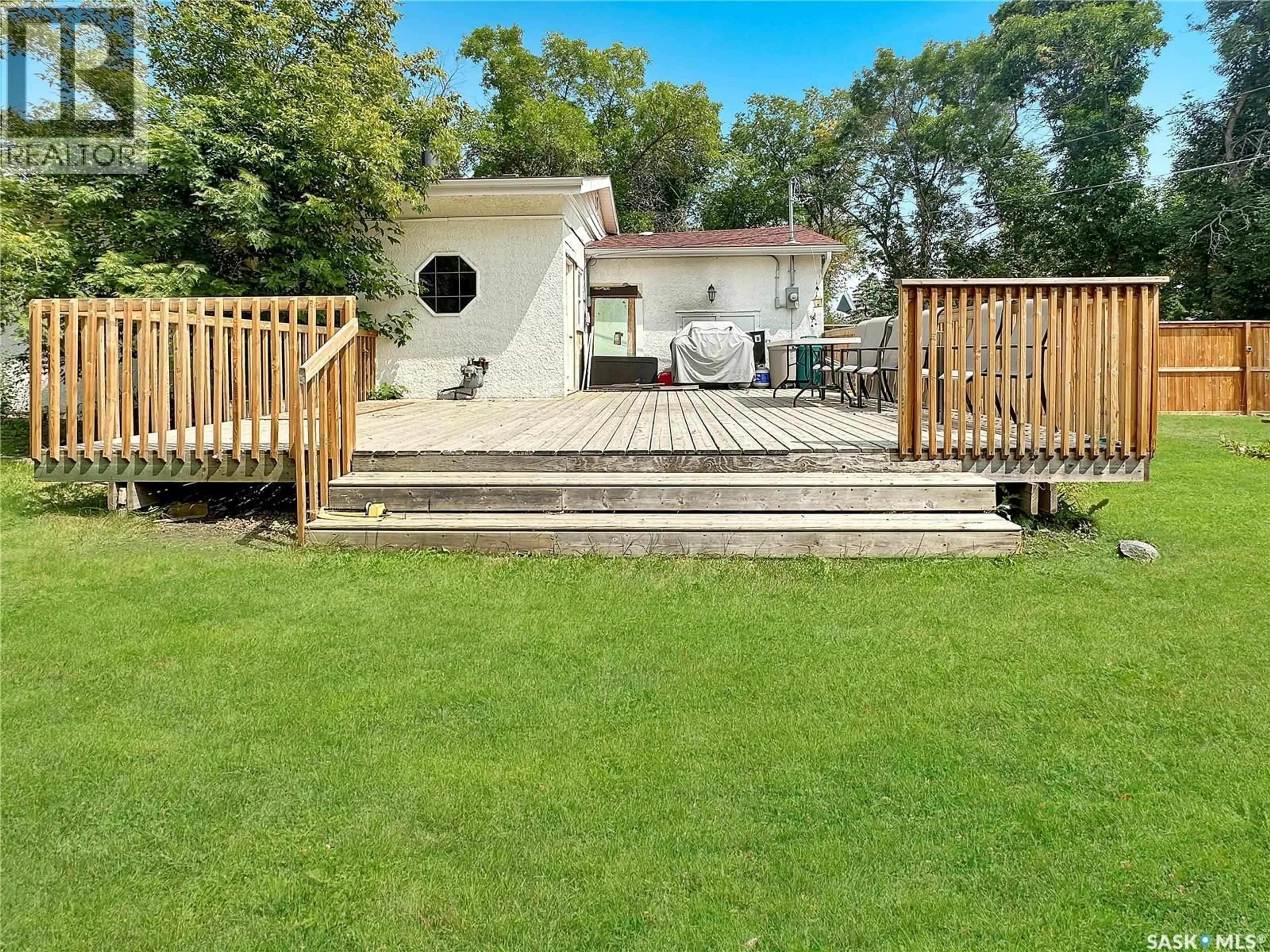 Patio, unknown for 406 WEXFORD STREET, Balcarres Saskatchewan S0G0C0