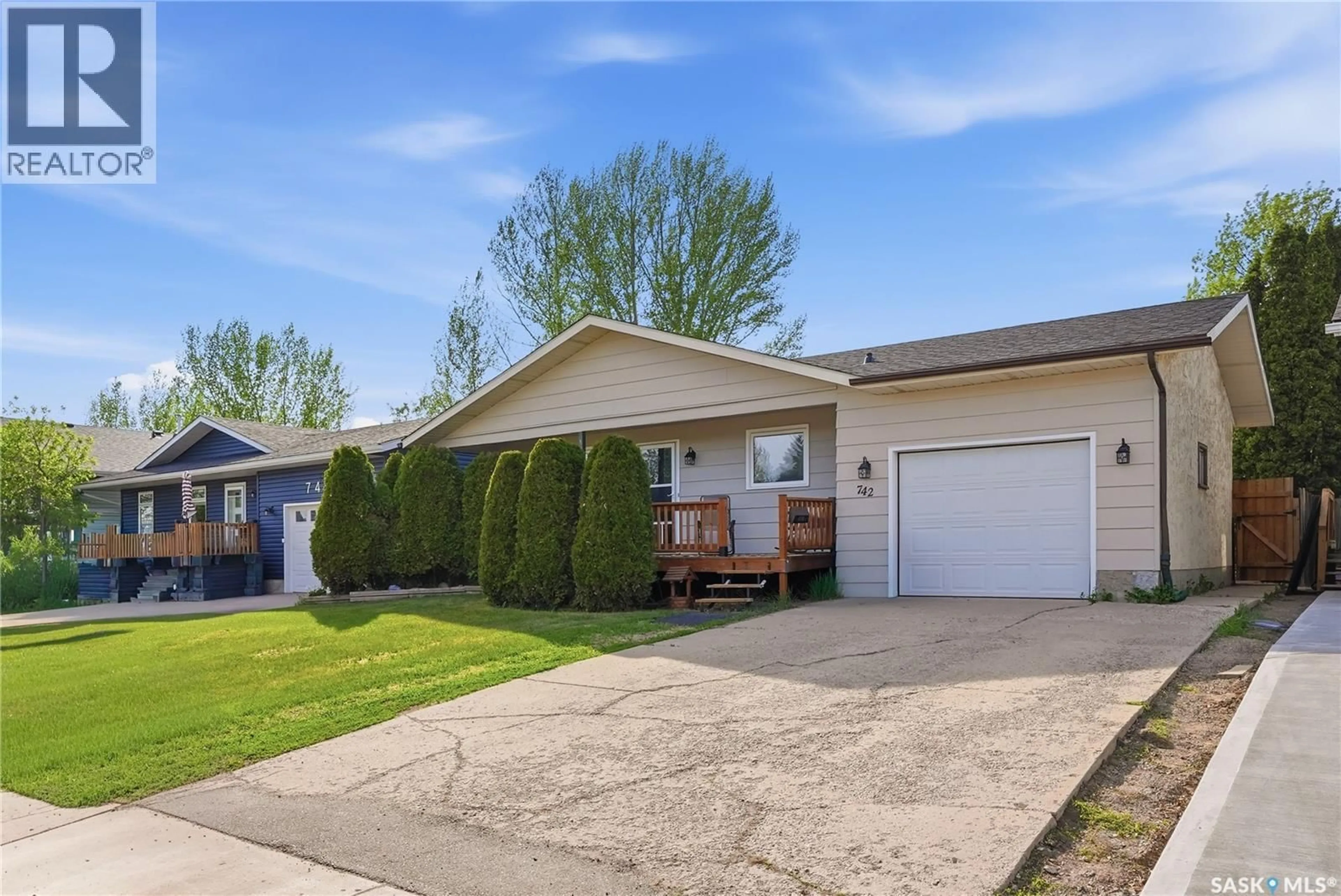 Home with vinyl exterior material, street for 742 MCCORMACK ROAD, Saskatoon Saskatchewan S7M4Z9